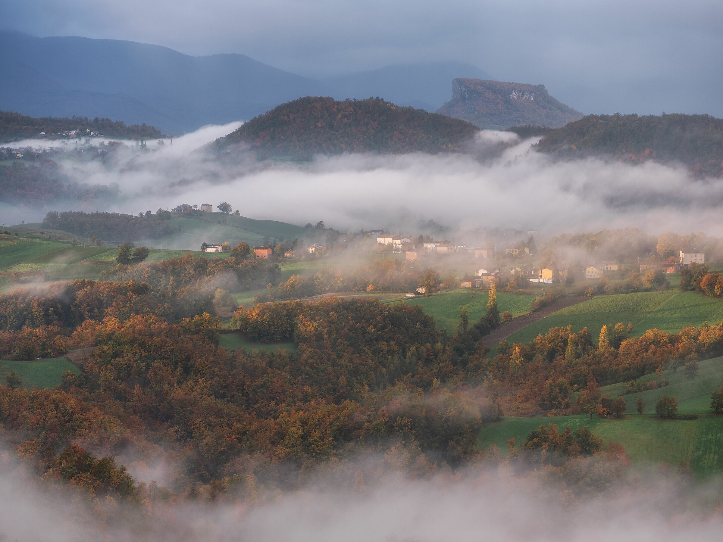 Bismantova Stone in autumnal robe