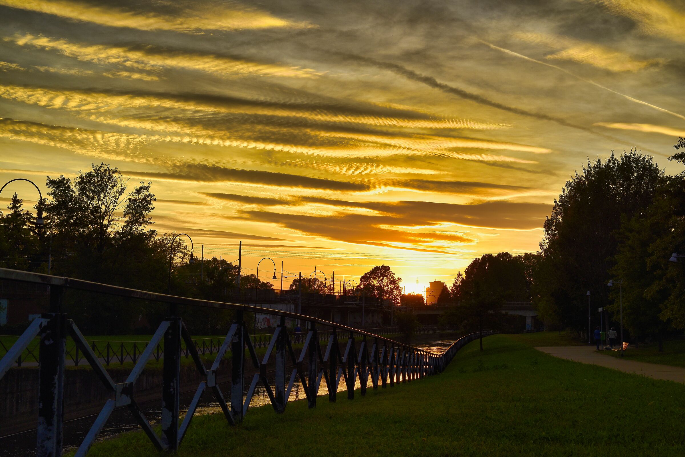 tramonto sul naviglio