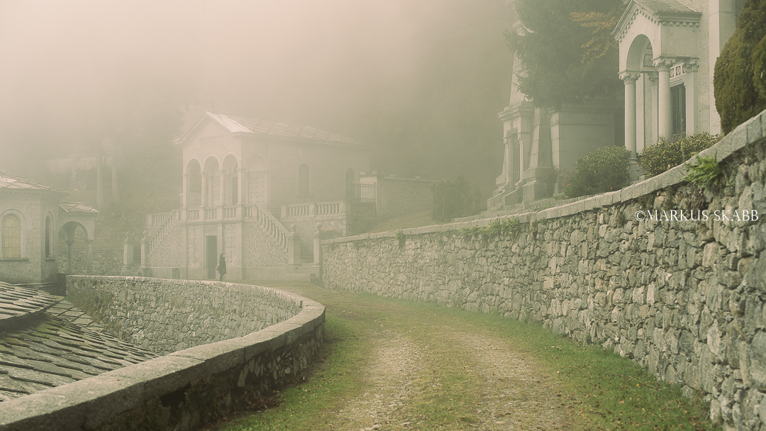 Qualcuno laggiù nella nebbia