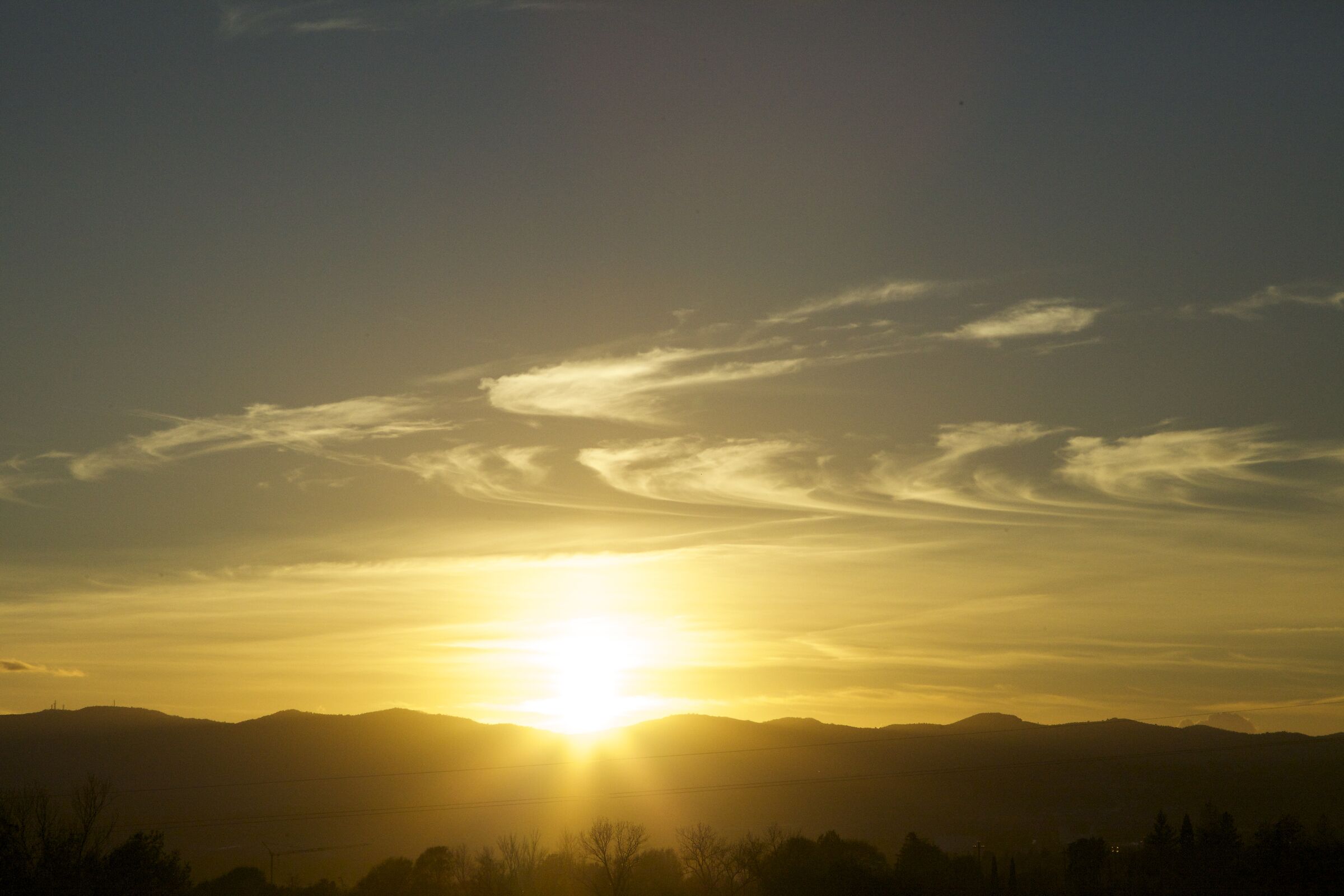 Un tramonto luminoso.