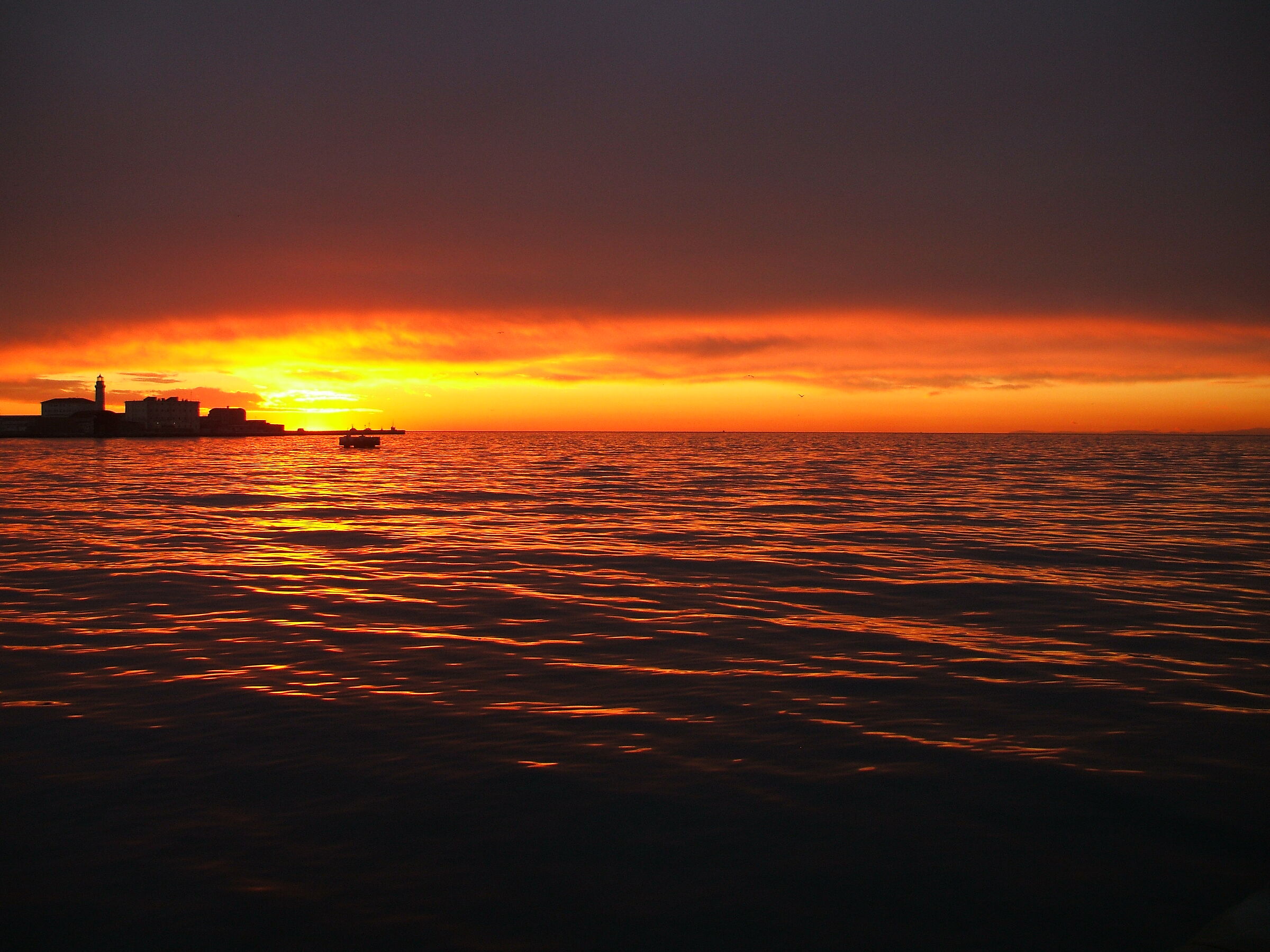 Un tramonto sul mare. Trieste. Adriatico.