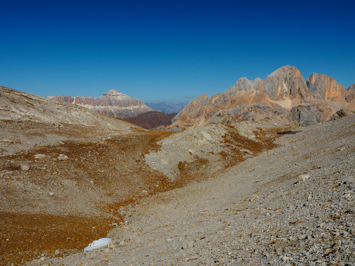 Camminando tra le montagne colorate