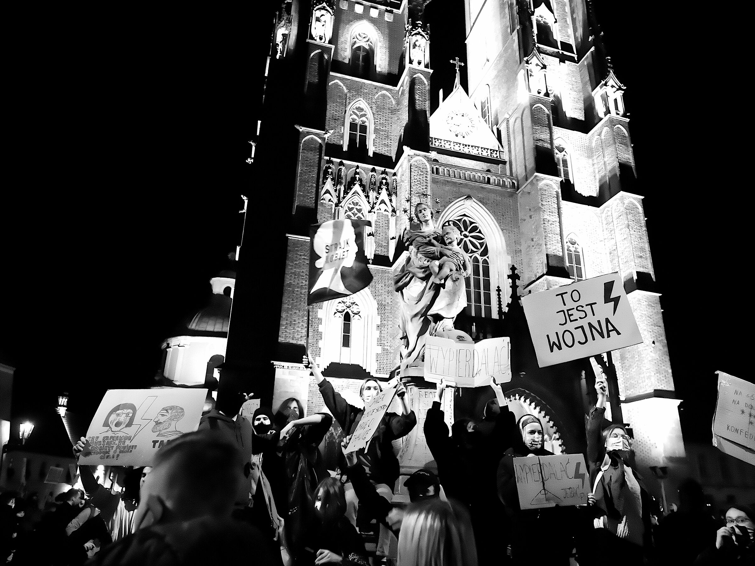 Demonstrators arrive in Kośció&lstrok; Rzymskoka...