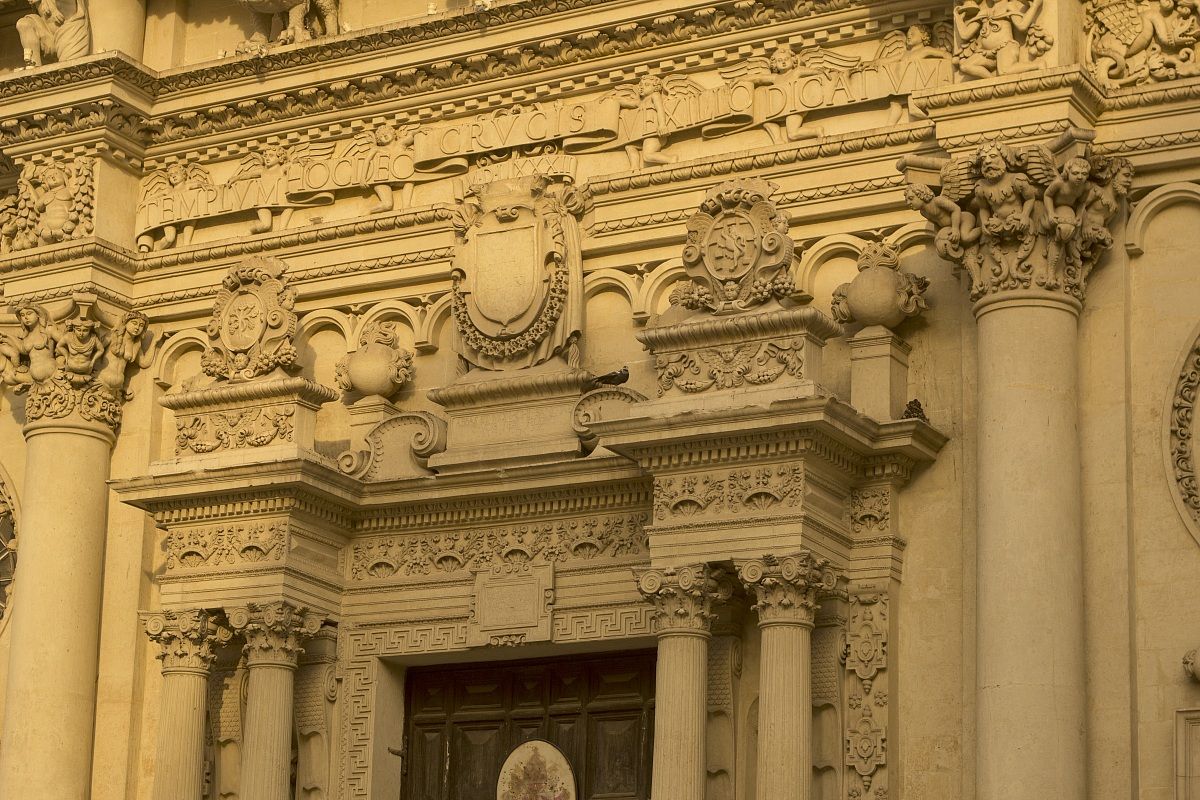 il portale di santa croce, lecce