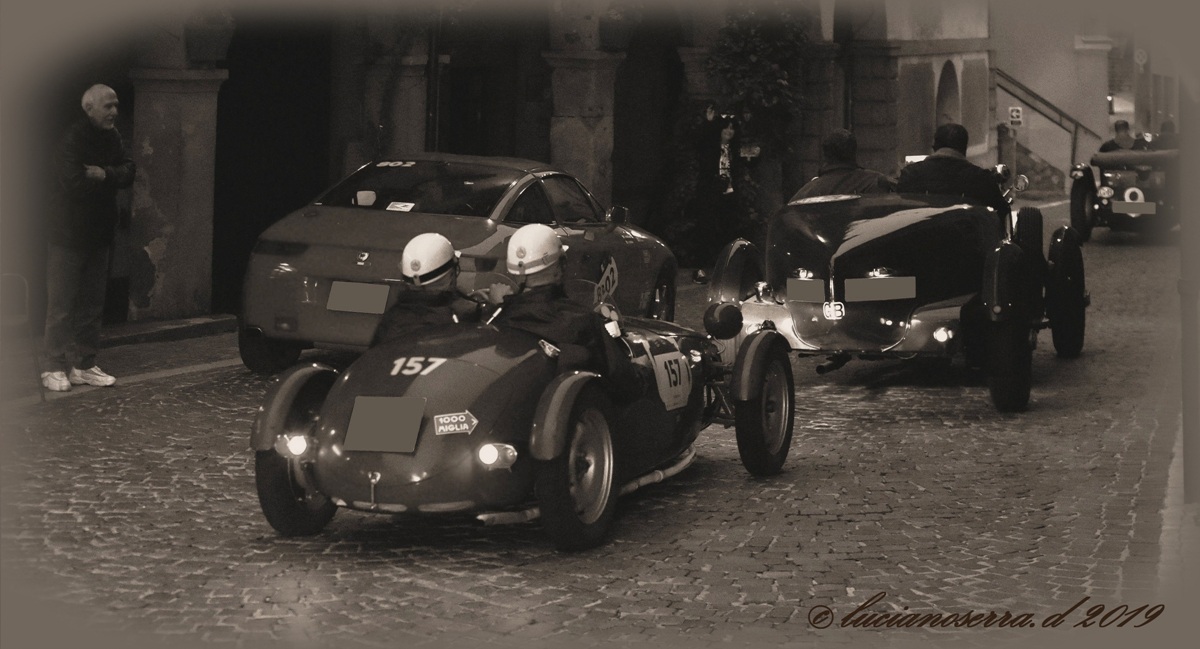 Passaggio notturno della 1000 Miglia 2019