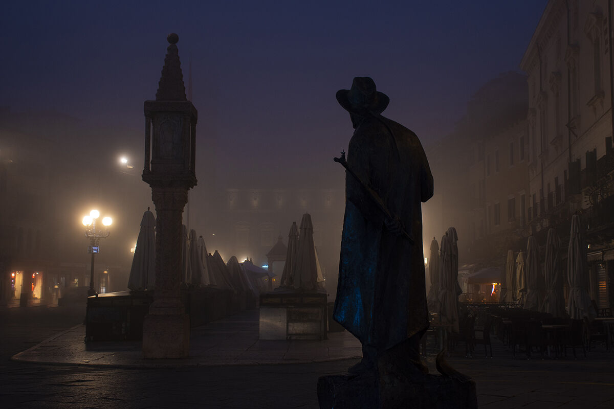 Vorìa cantar Verona a 'na serta ora...