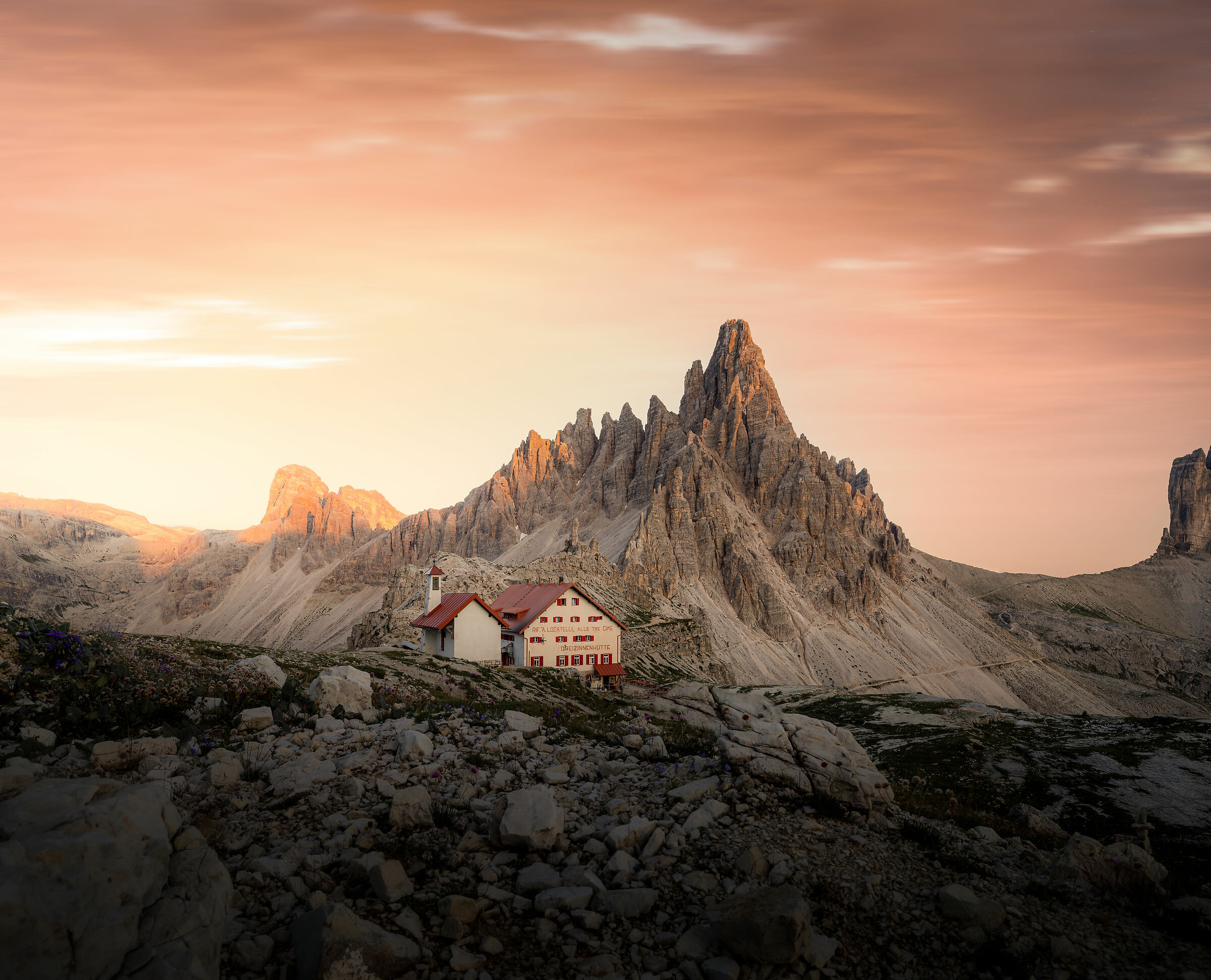 Refuge Locatelli at sunset
