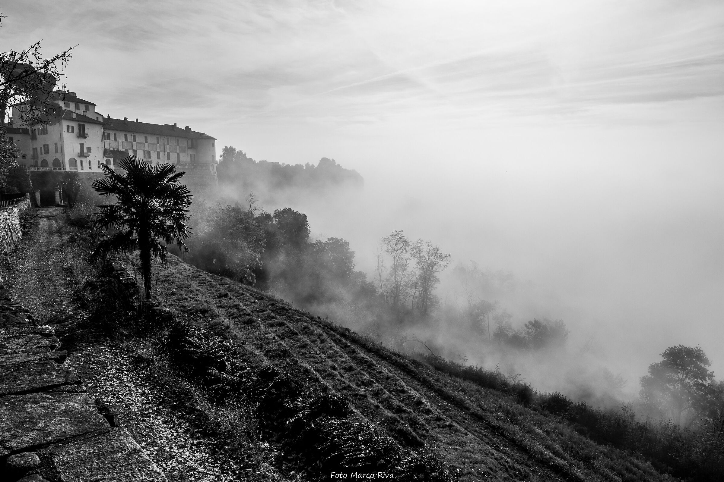 La nebbia sta per avvolgere il Castello di Masino