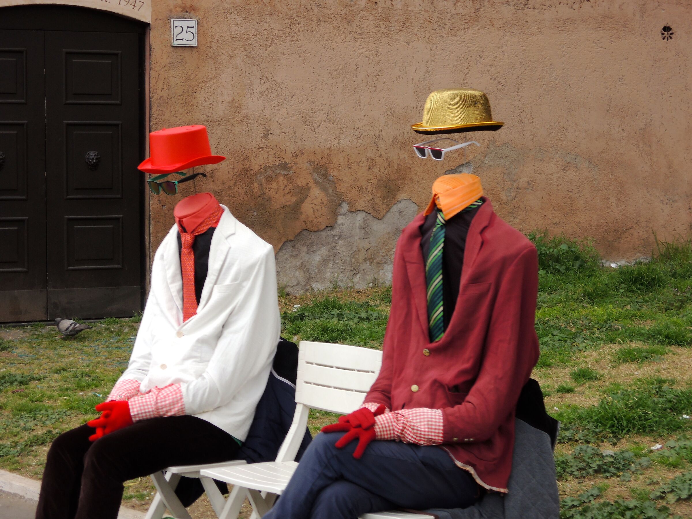 In attesa di essere visti.
