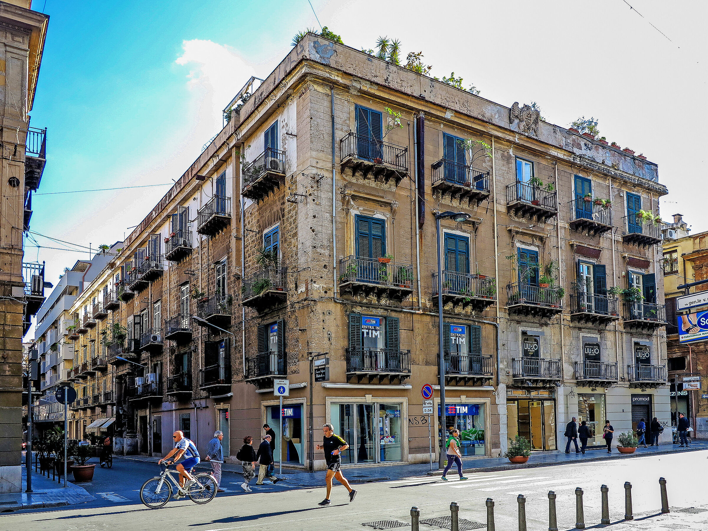 Jogging in Palermo on a public holiday