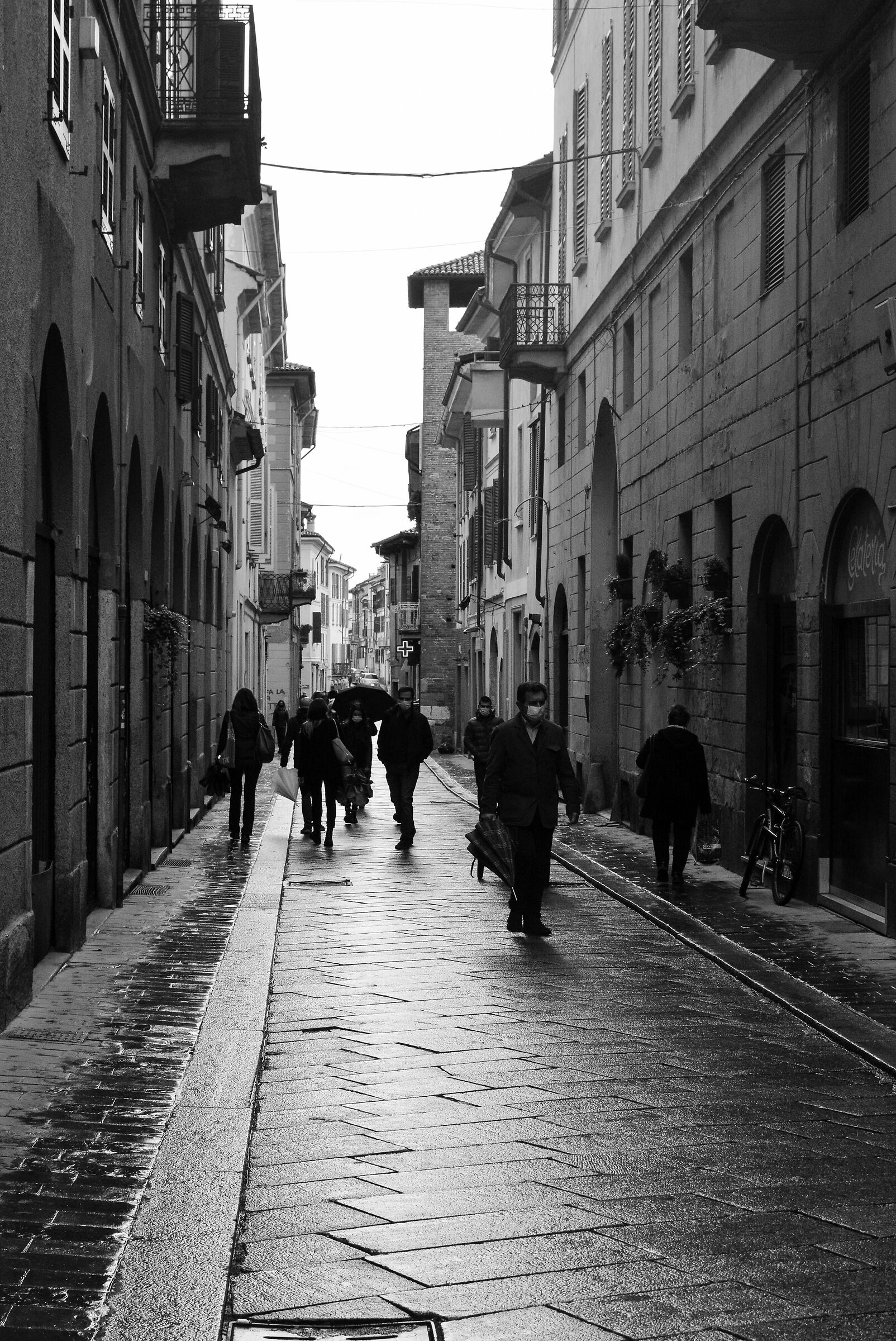 Tutti in maschera - (senza divertirsi)