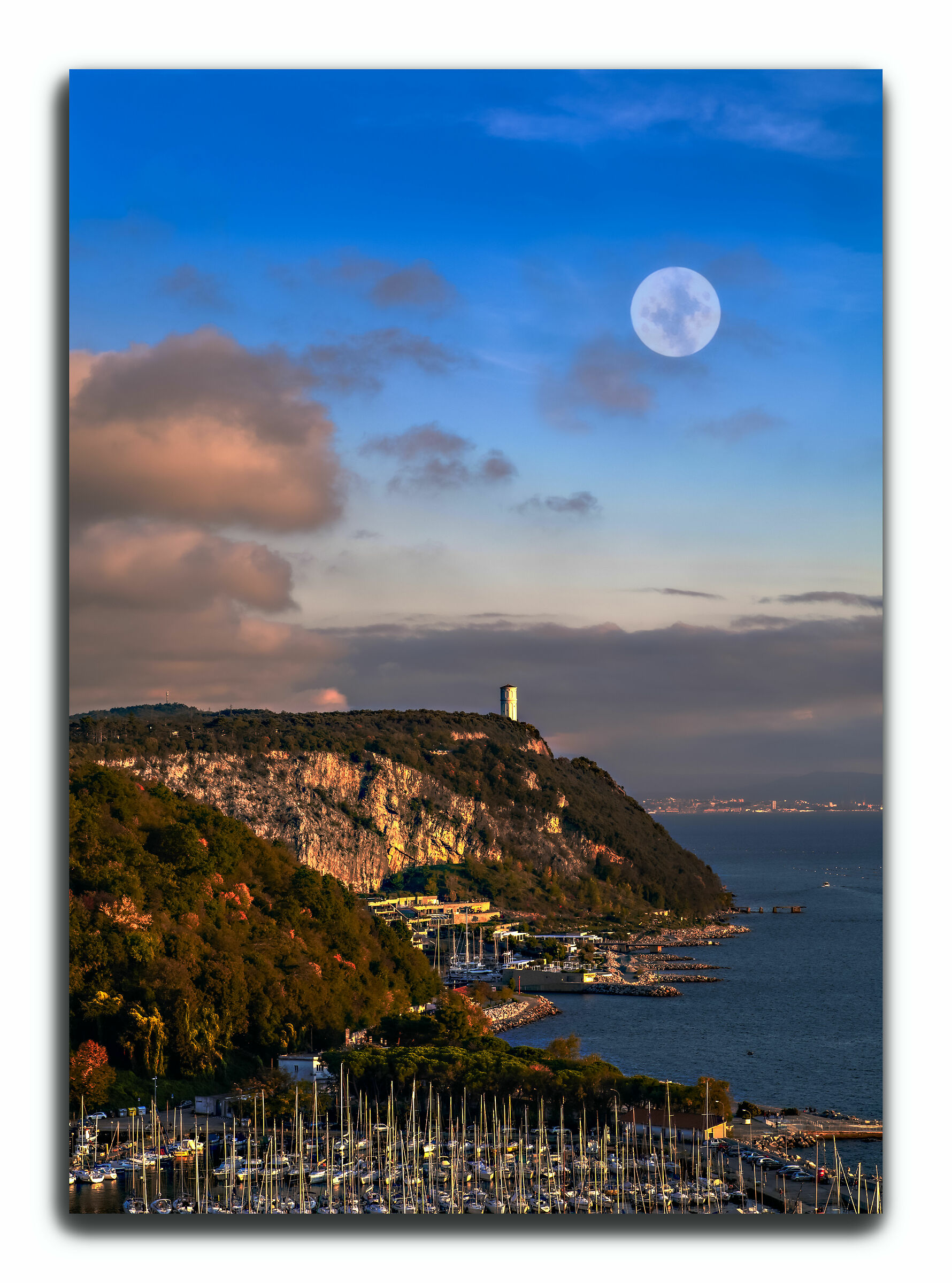 Luna sulla Costa Dei Barbari