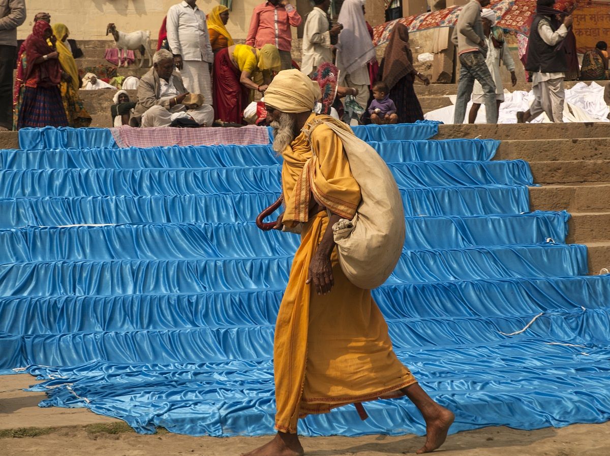 Sadhu sfondo azzurro