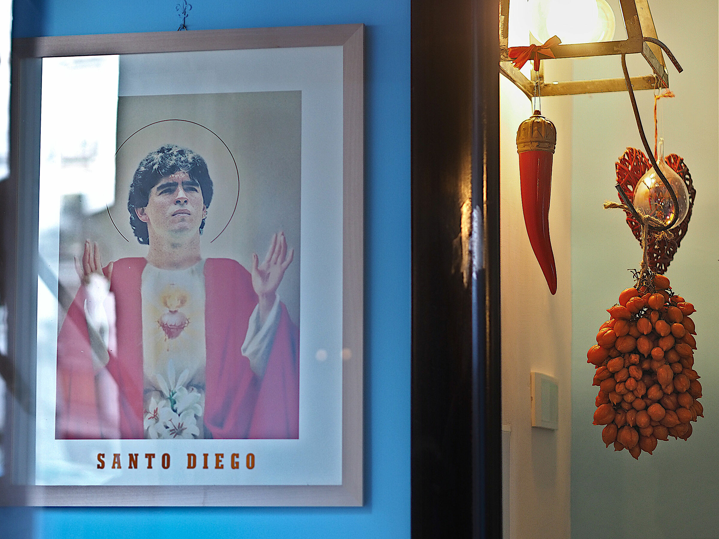 Devotees to pibe de oro