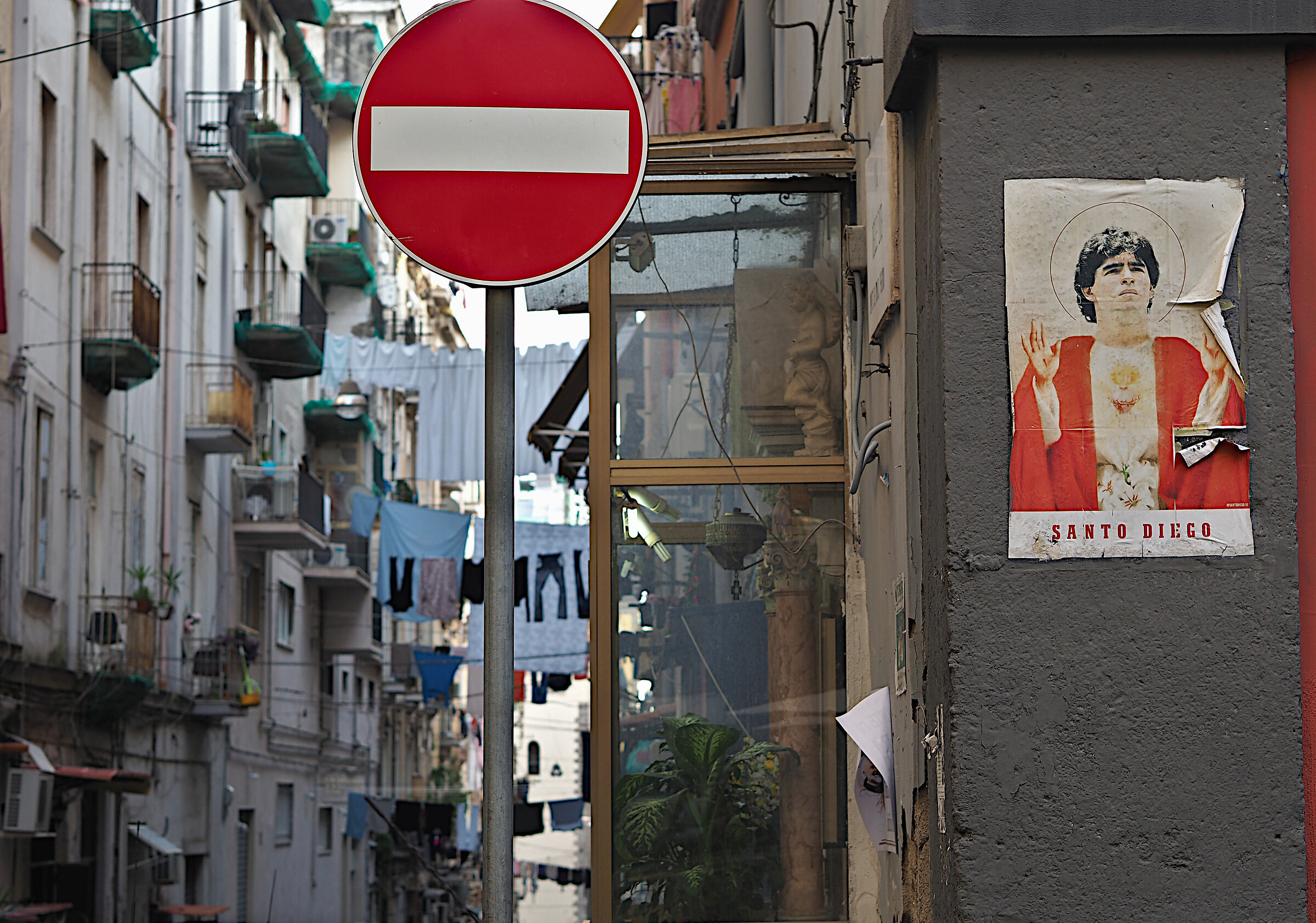 Devotees to pibe de oro