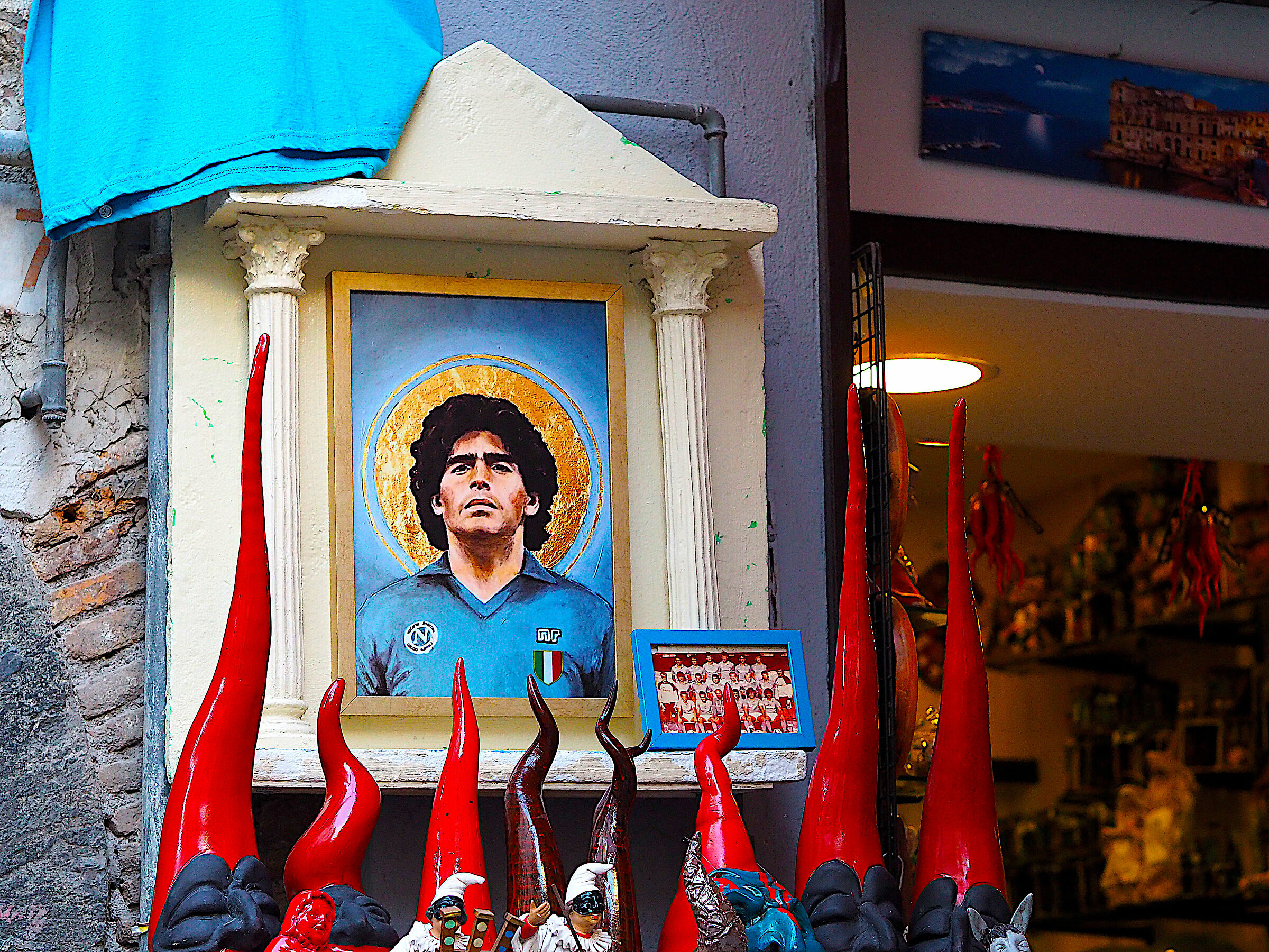 Devotees to pibe de oro