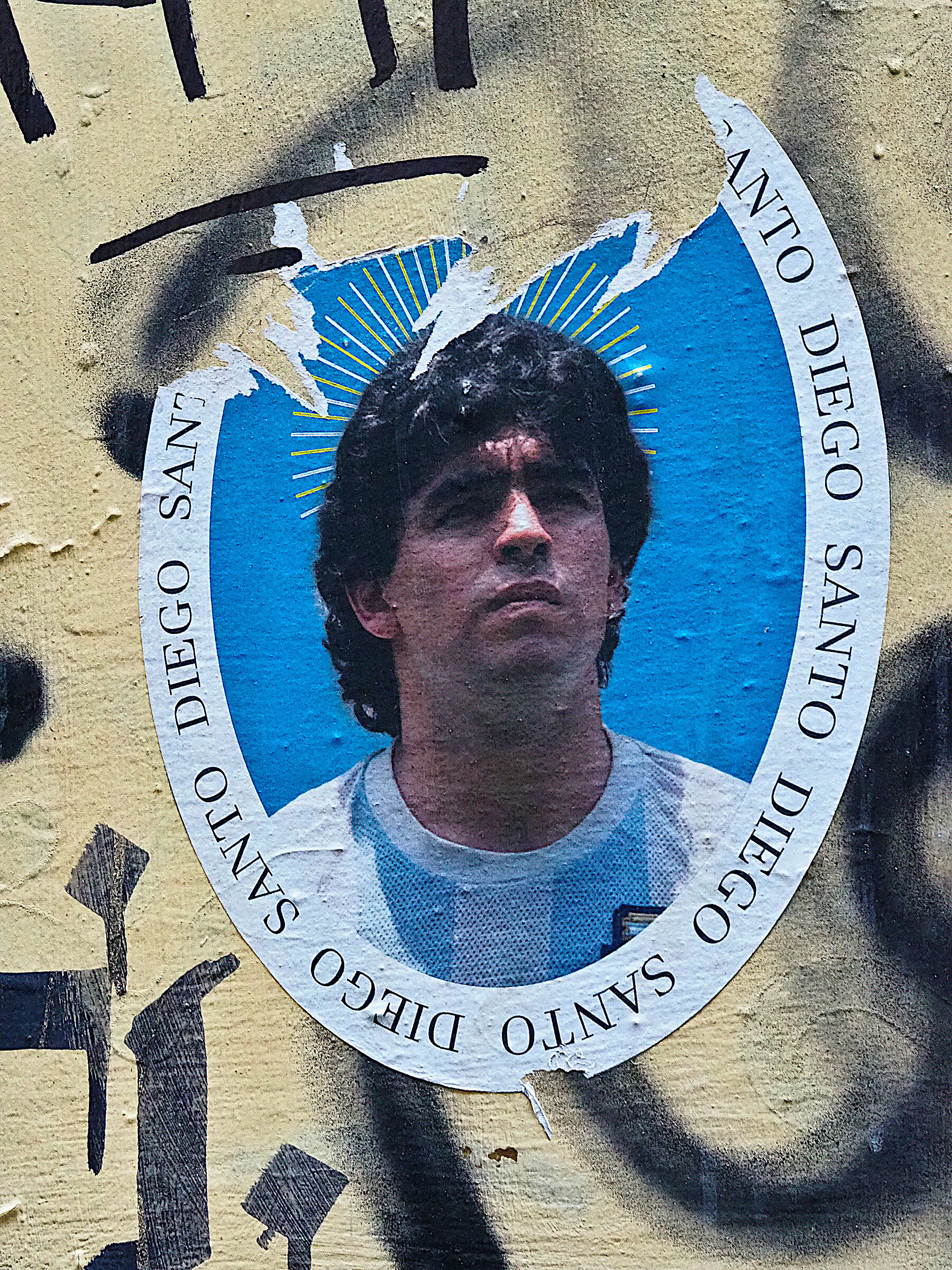 Devotees to pibe de oro