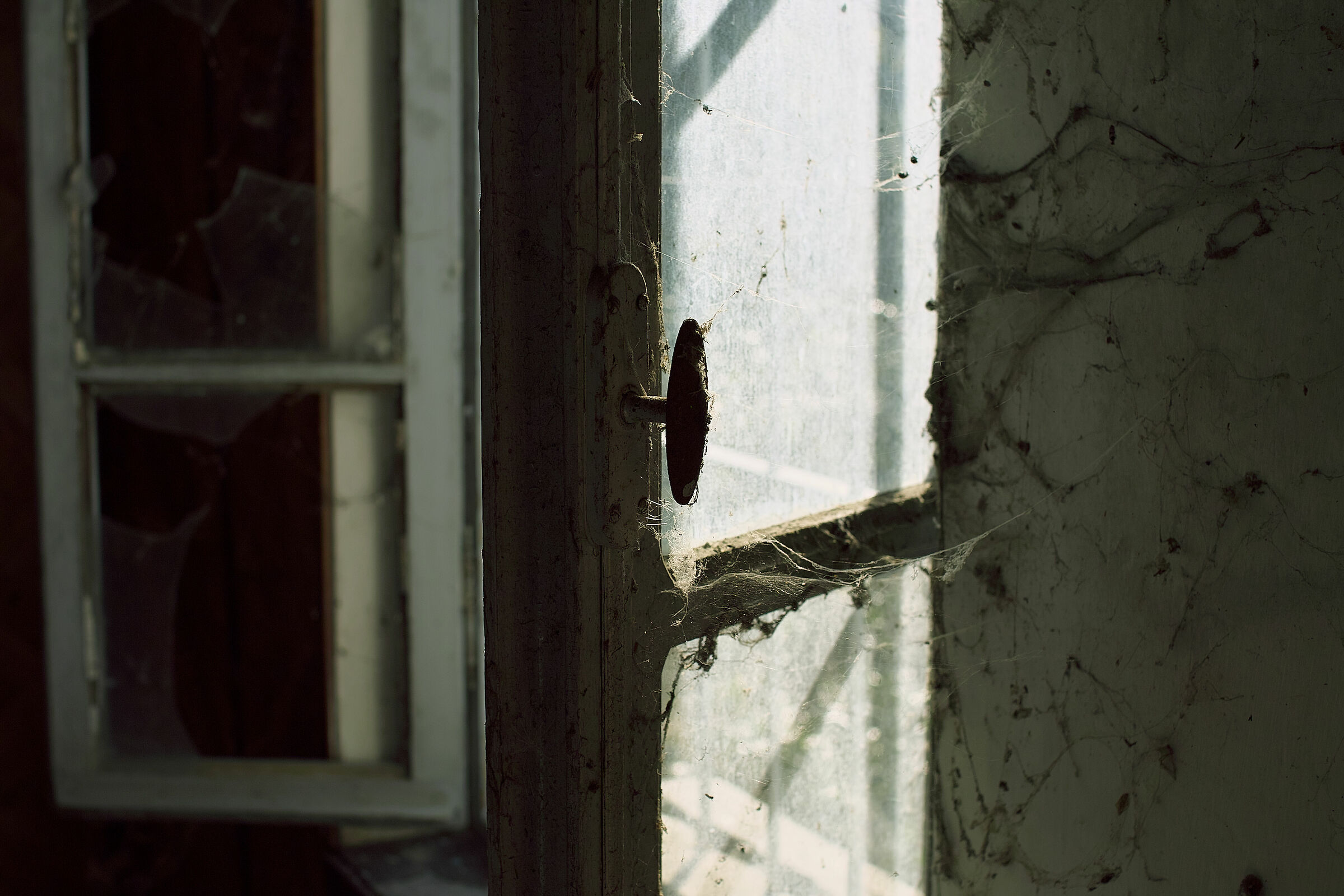 Echoes from an abandoned world