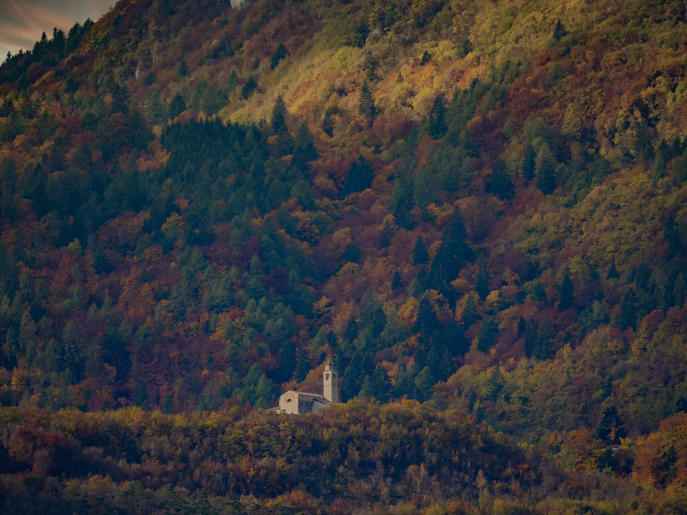 Chiesetta al tramonto