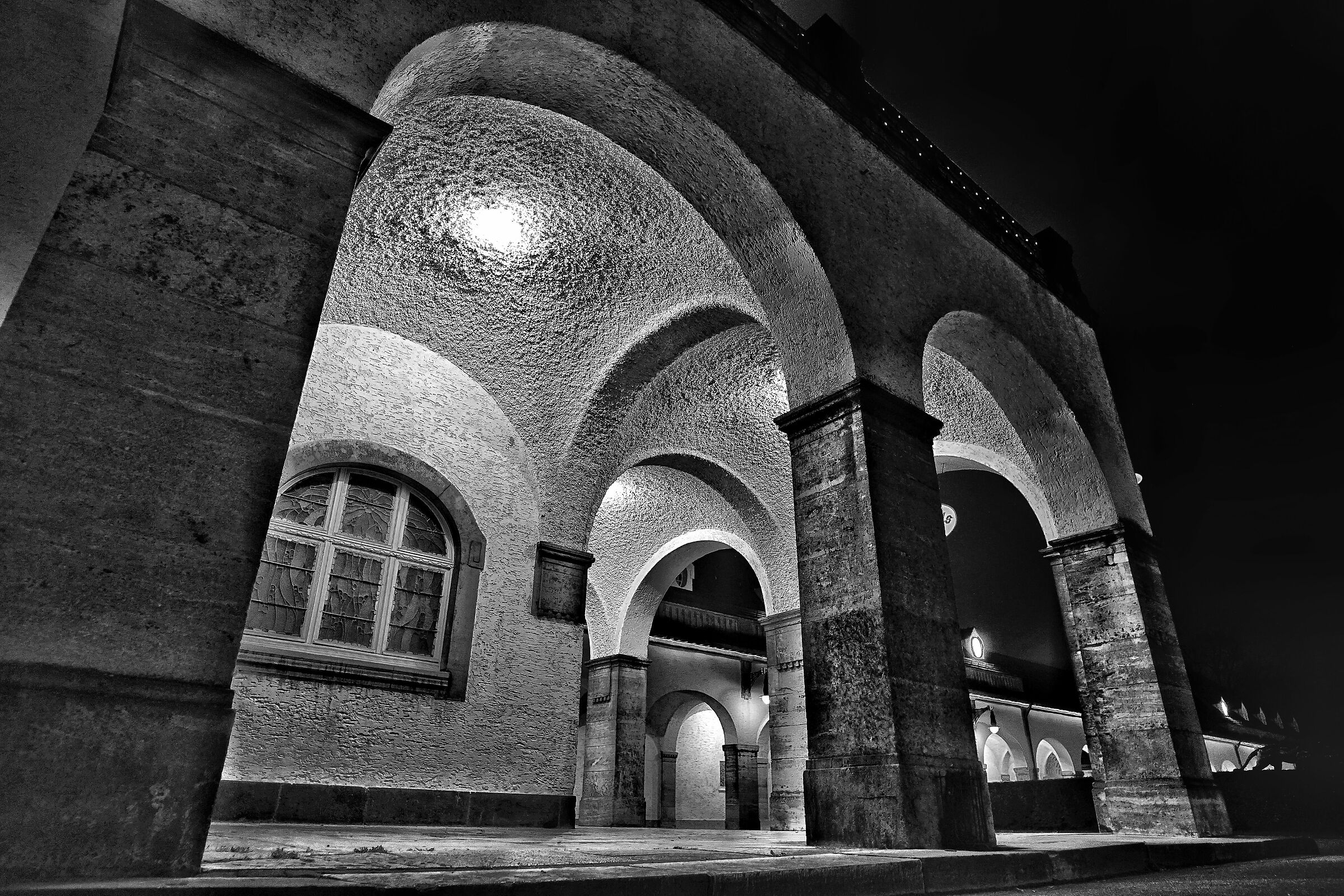 Sotto le arcate