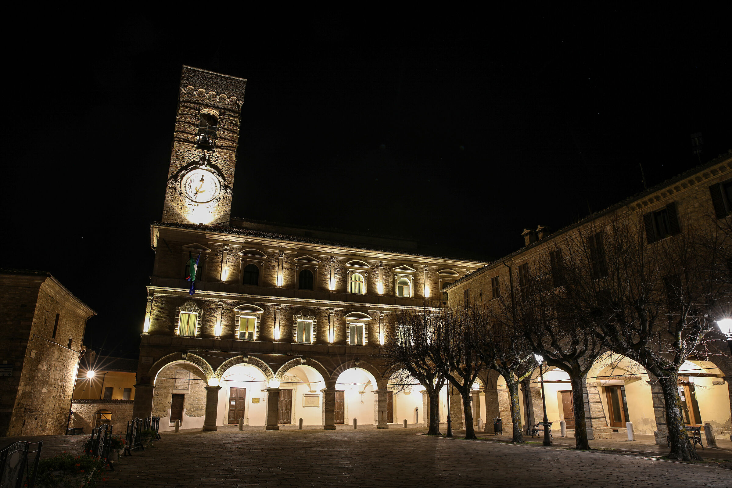 Cingoli piazza del Comune