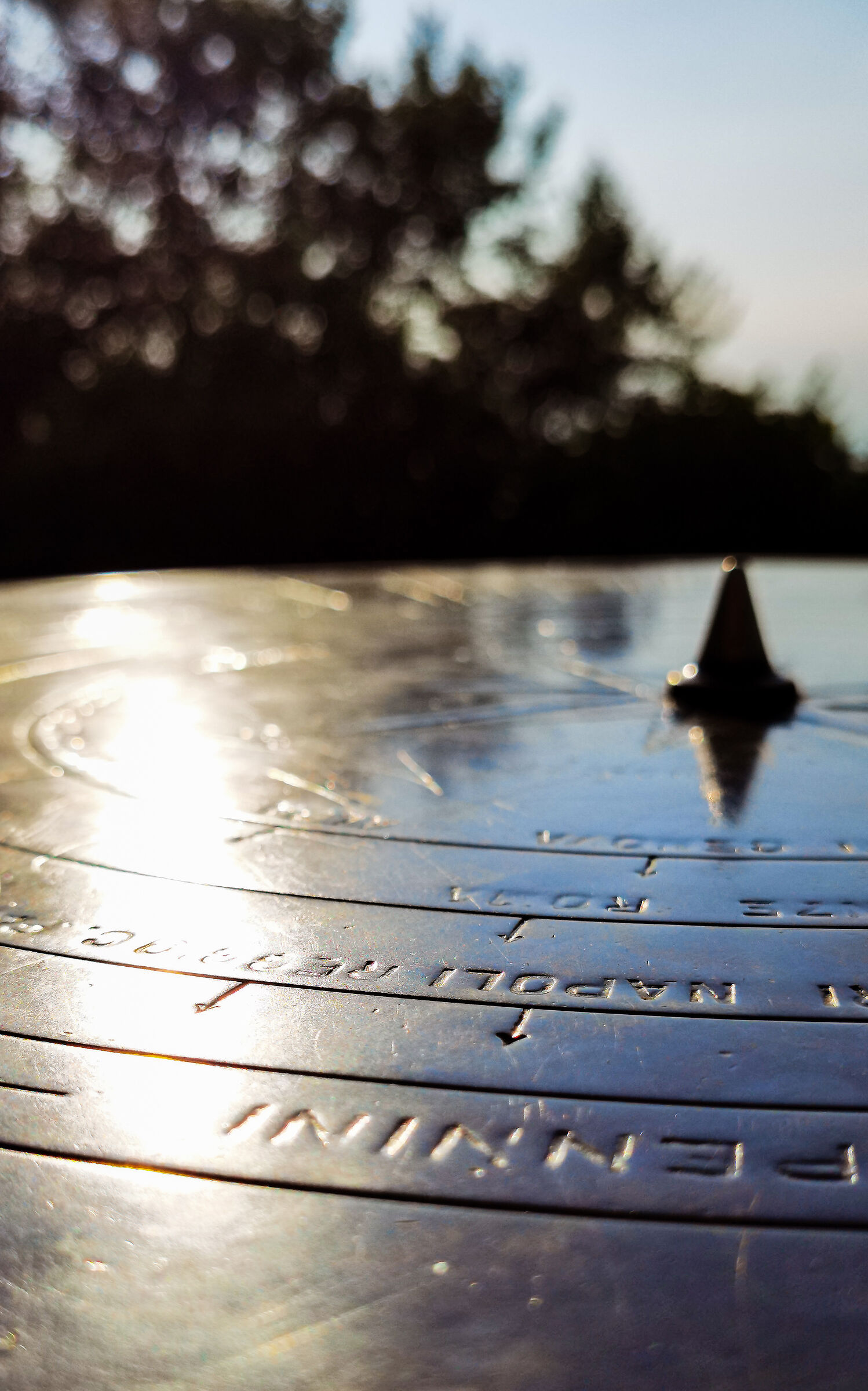 Rosa dei venti al tramonto