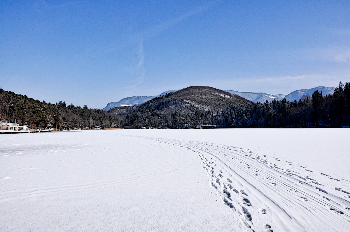 passeggiando sul lago ghiacciato