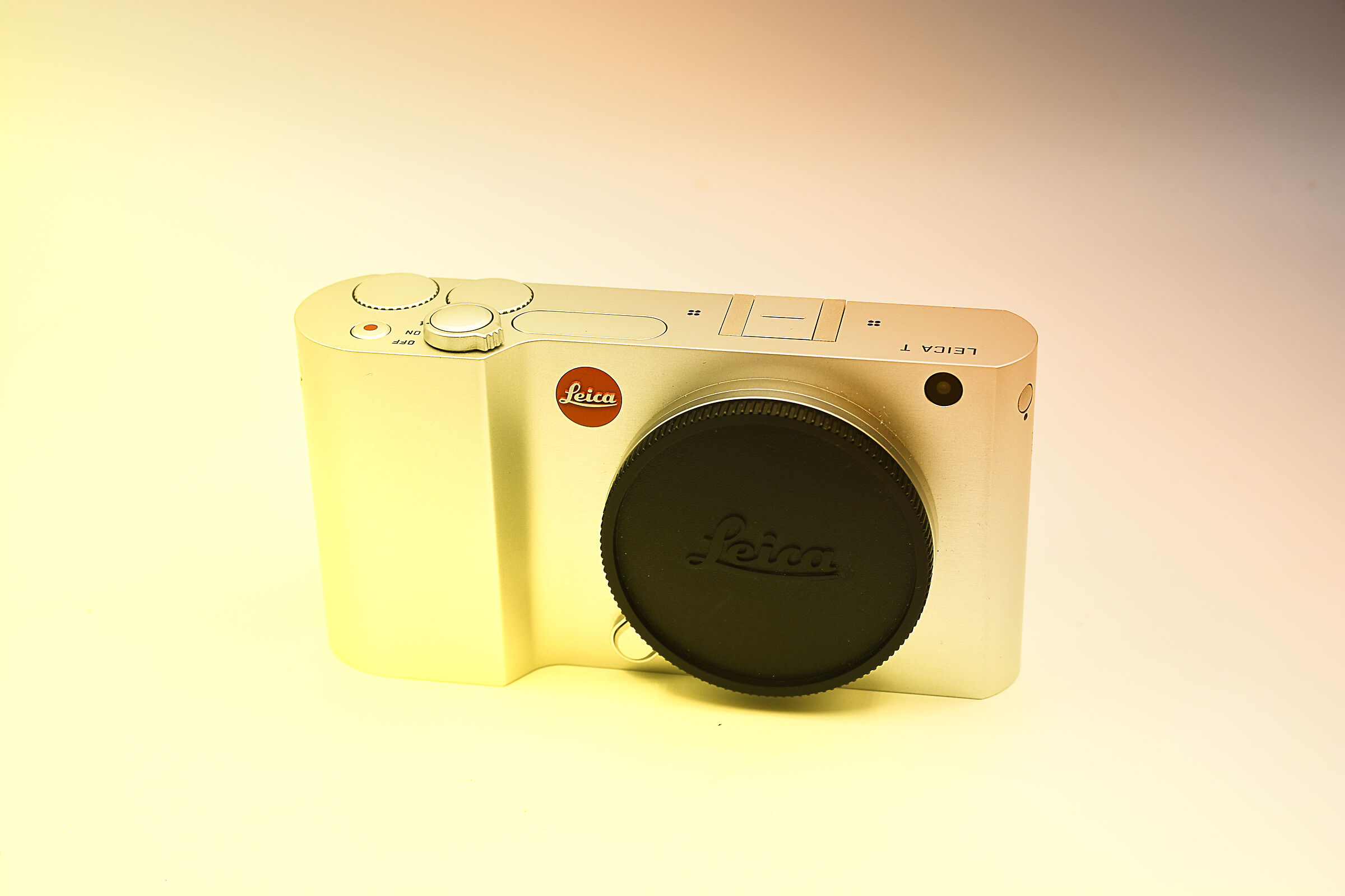 LEICA T
