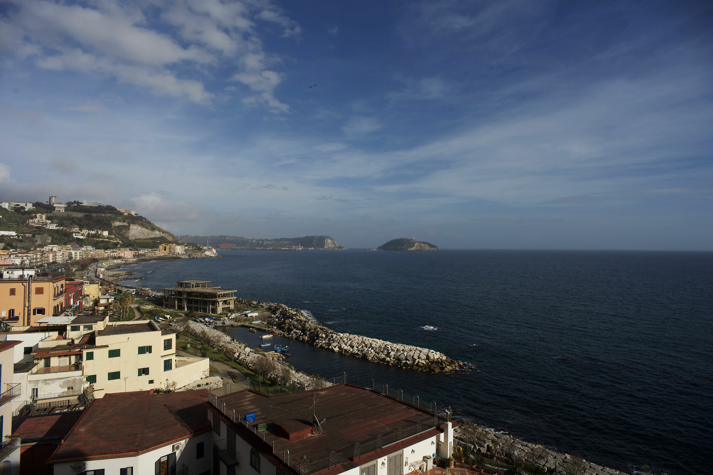 Pozzuoli ed il suo ecomostro