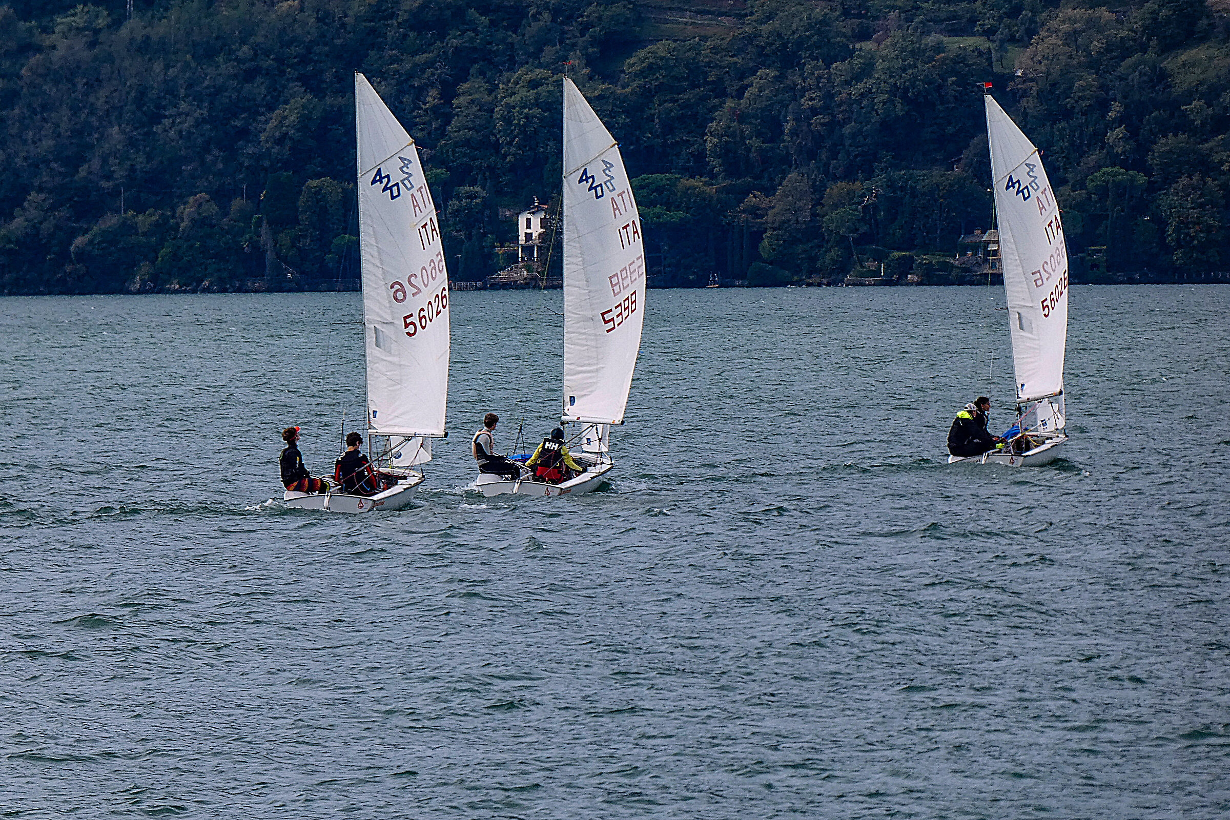 Scuola di vela sul Lario