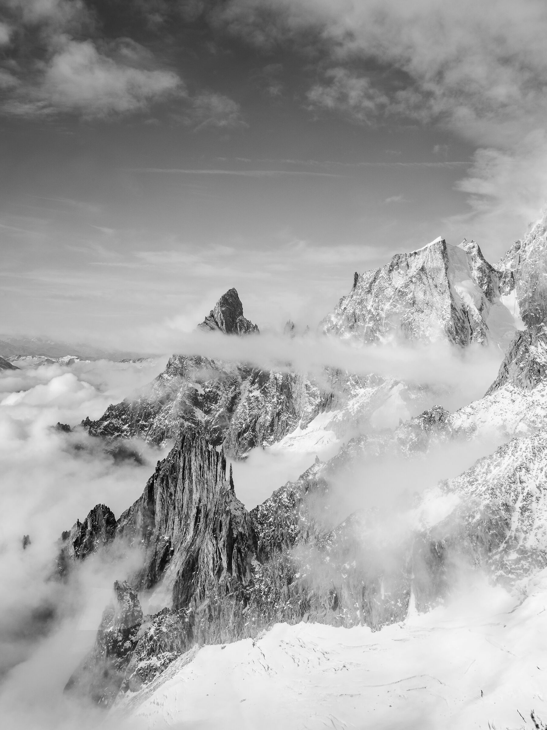 Mare di nuvole sotto il Monte Bianco