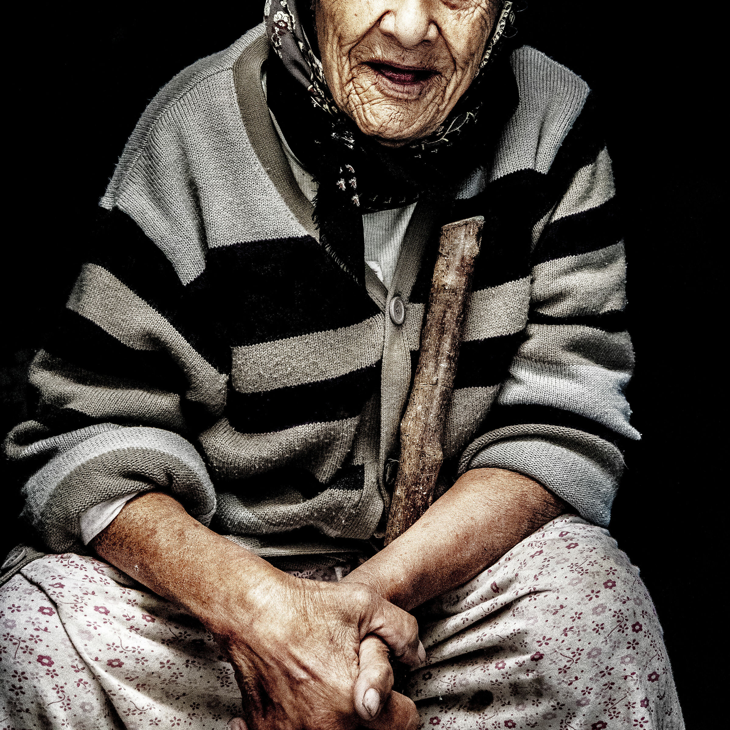 Donna cieca sull'uscio di casa. Bizerta, Tunisia.