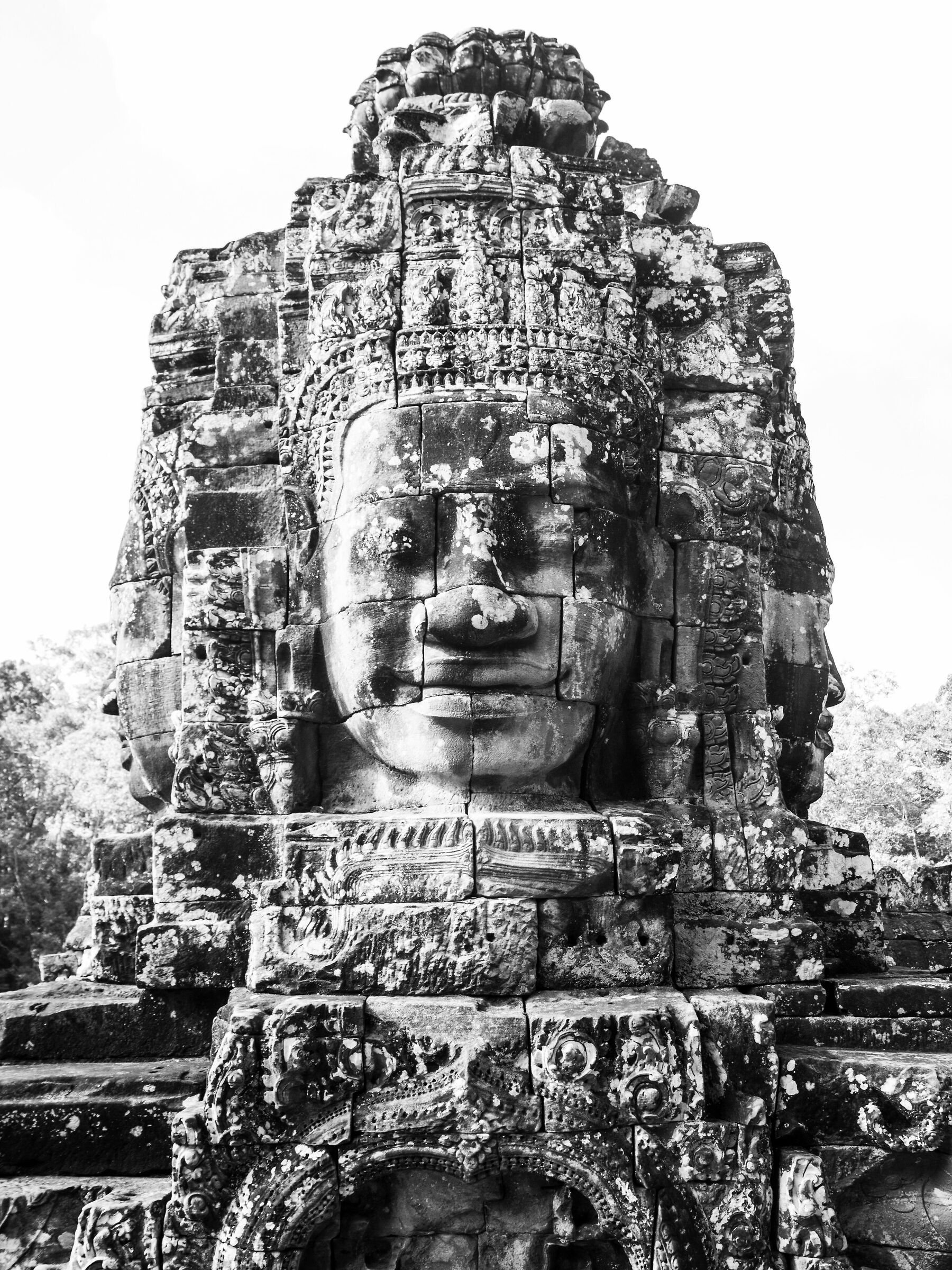 uno dei 200 volti di Lokesvara ad Angkor Thom, Cambogia