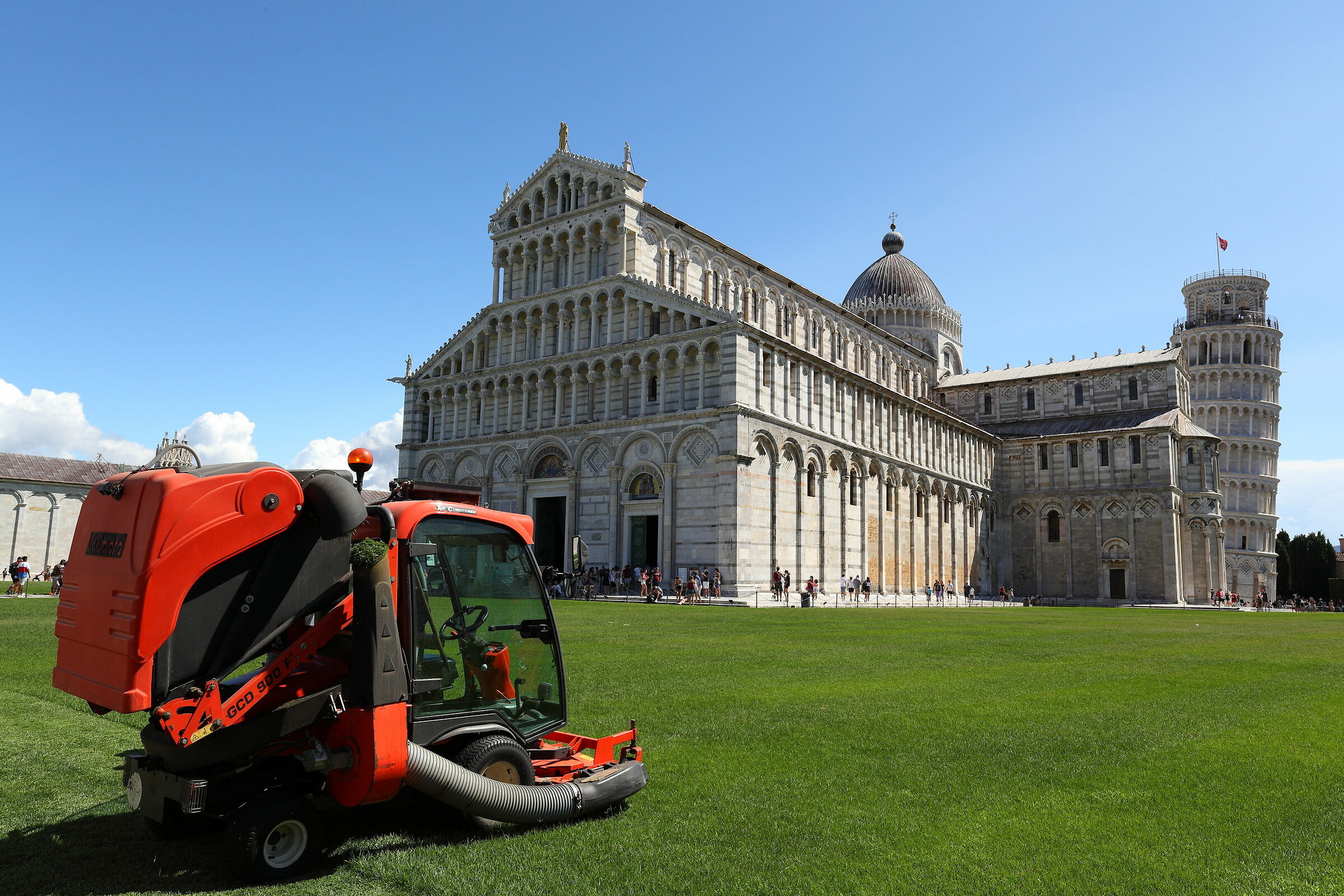 Come ti sfalcio Piazza dei Miracoli