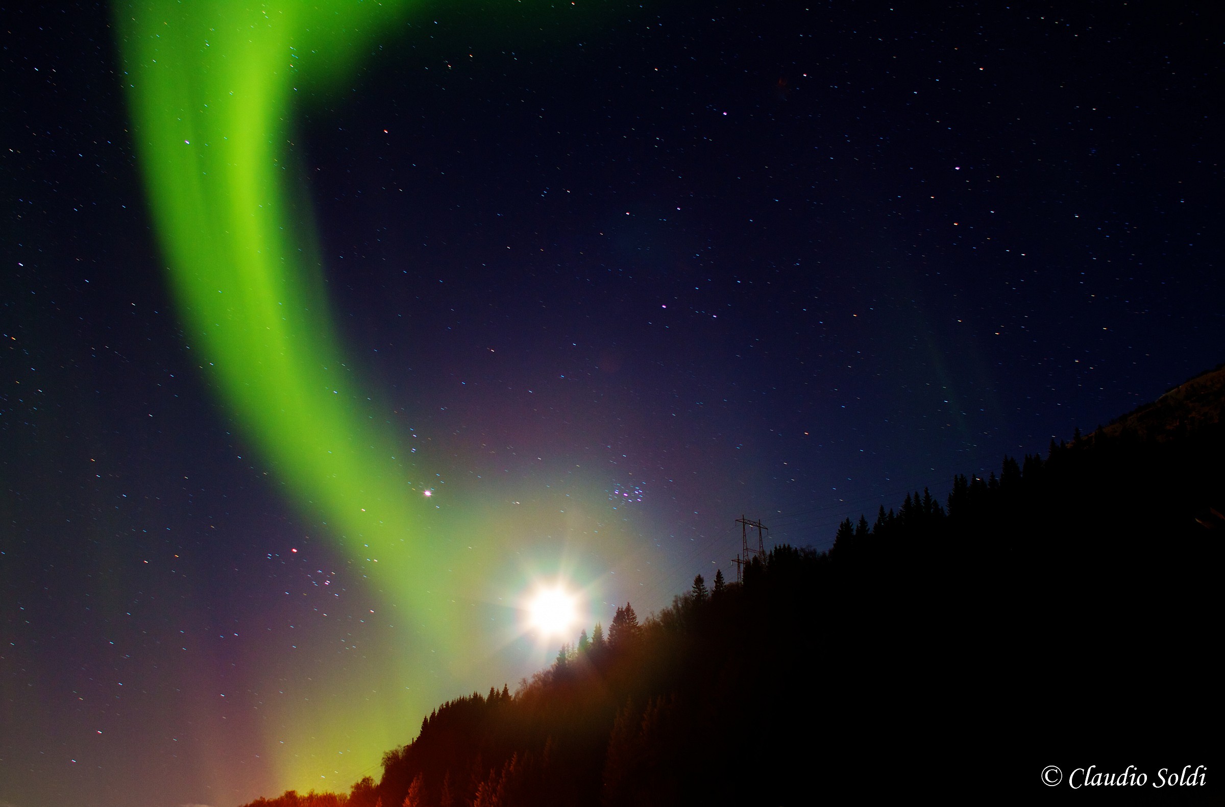 Aurora Borealis with the moon - Lofoten