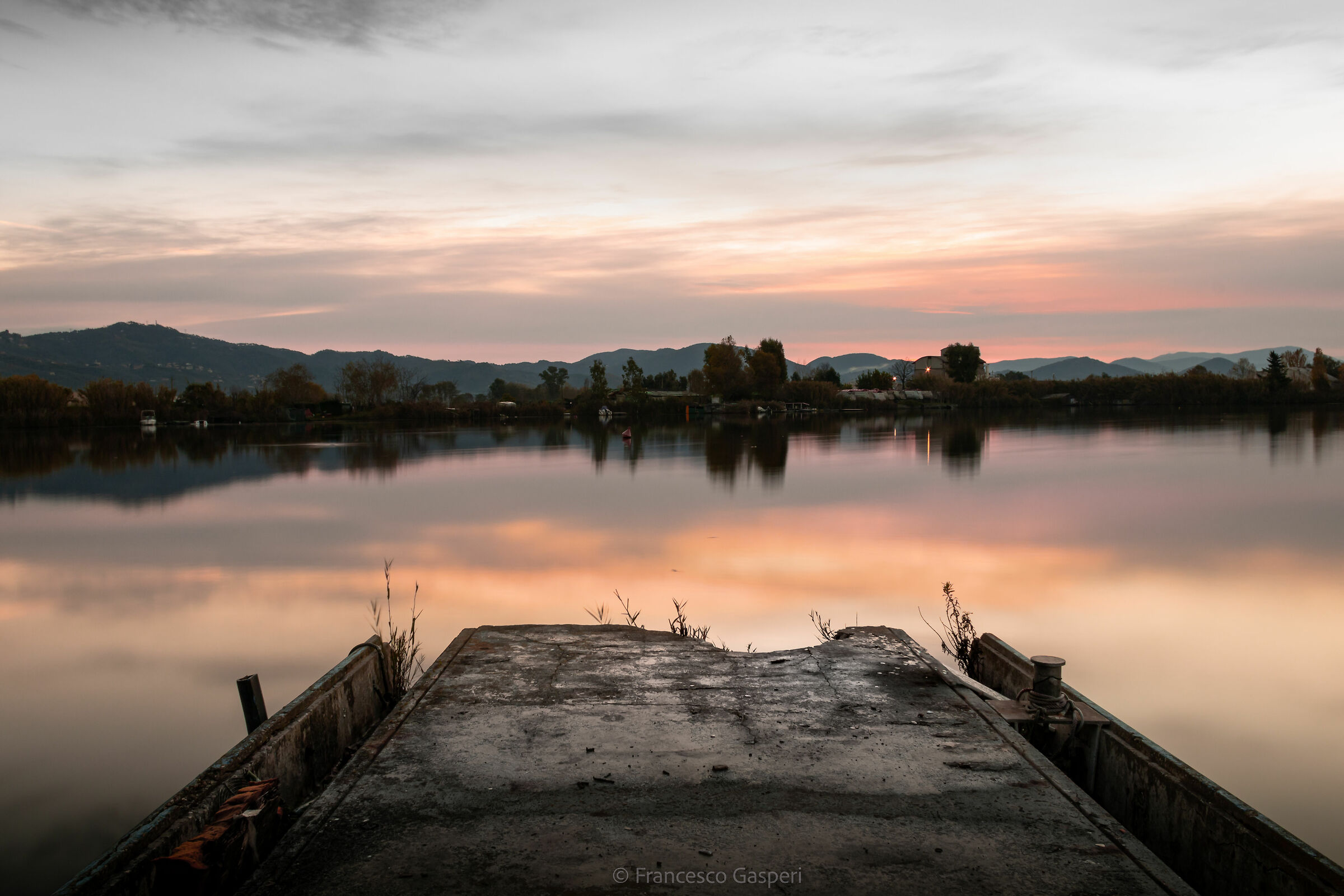 Albe sul lago di massaciuccoli
