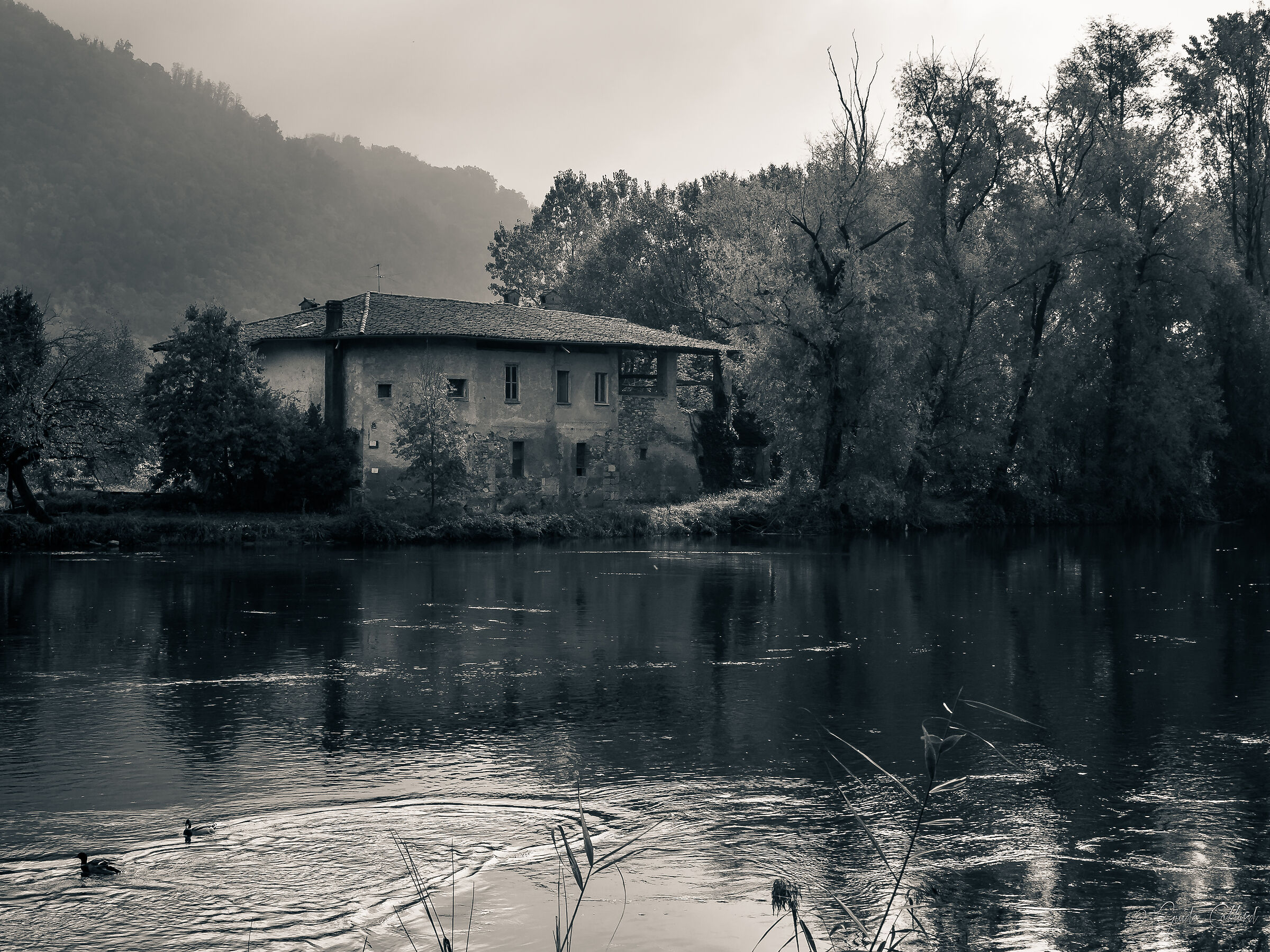 An old house on the Adda