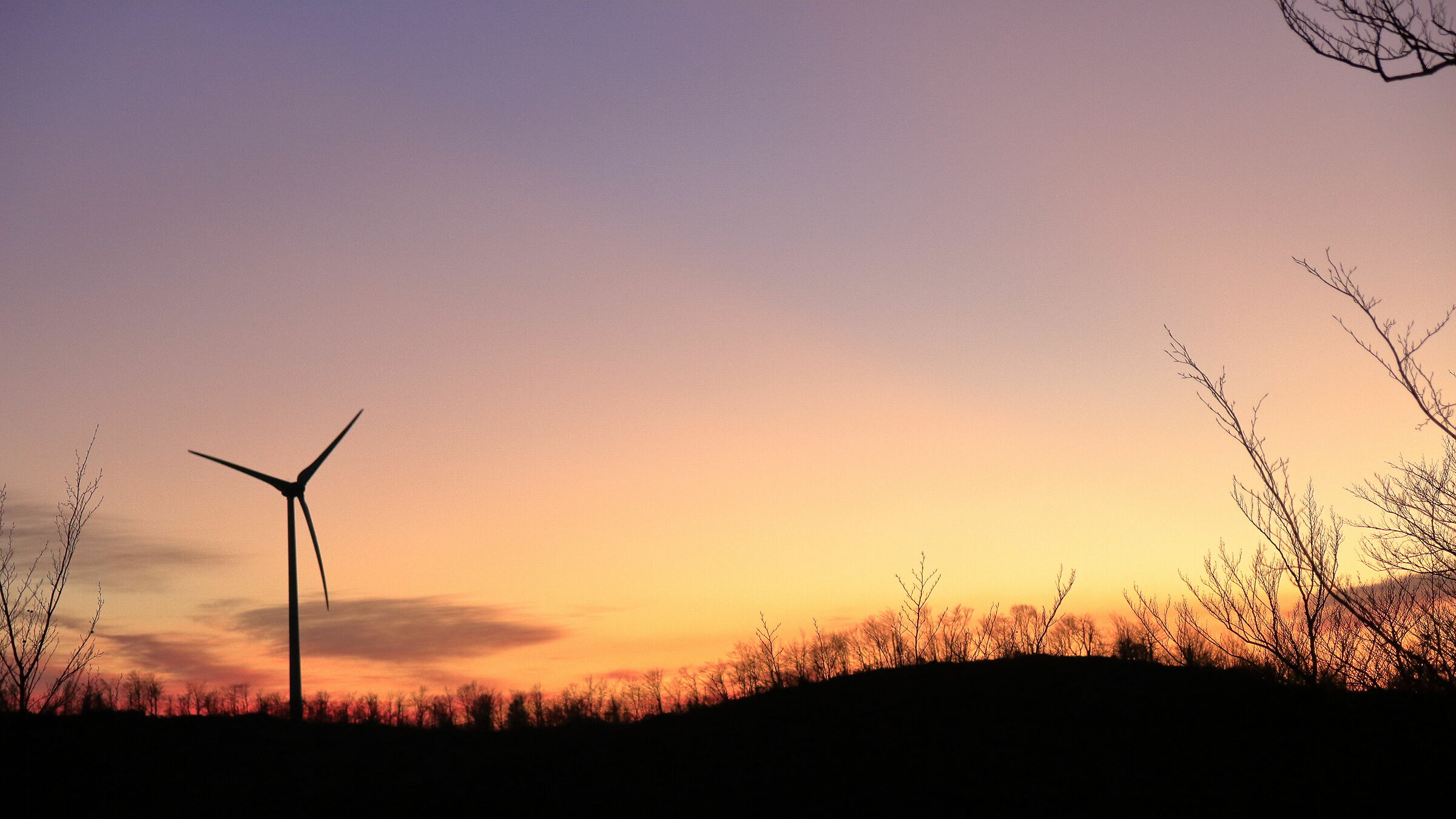 Tramonto con ecomostro