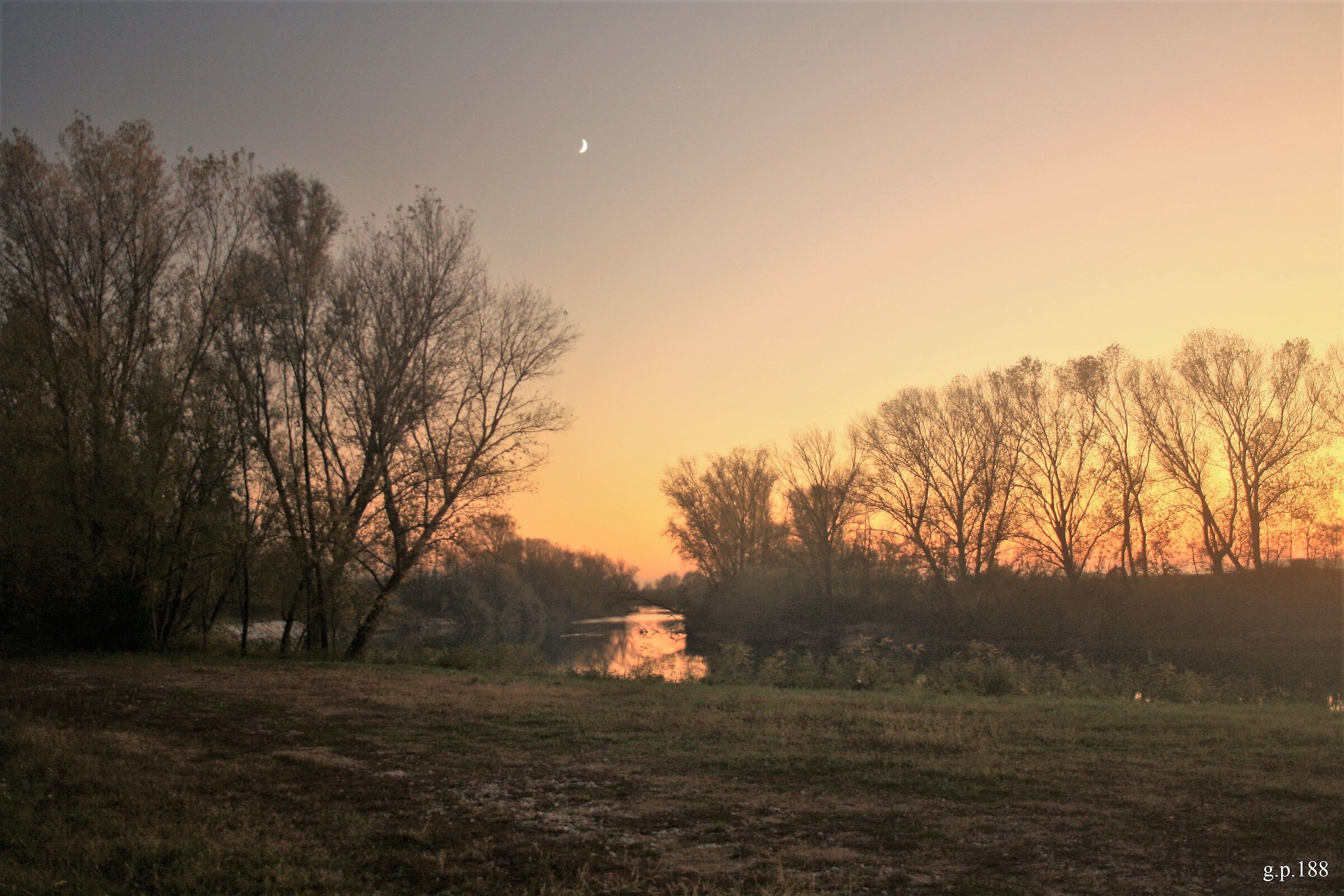 Tramonto sul fiume