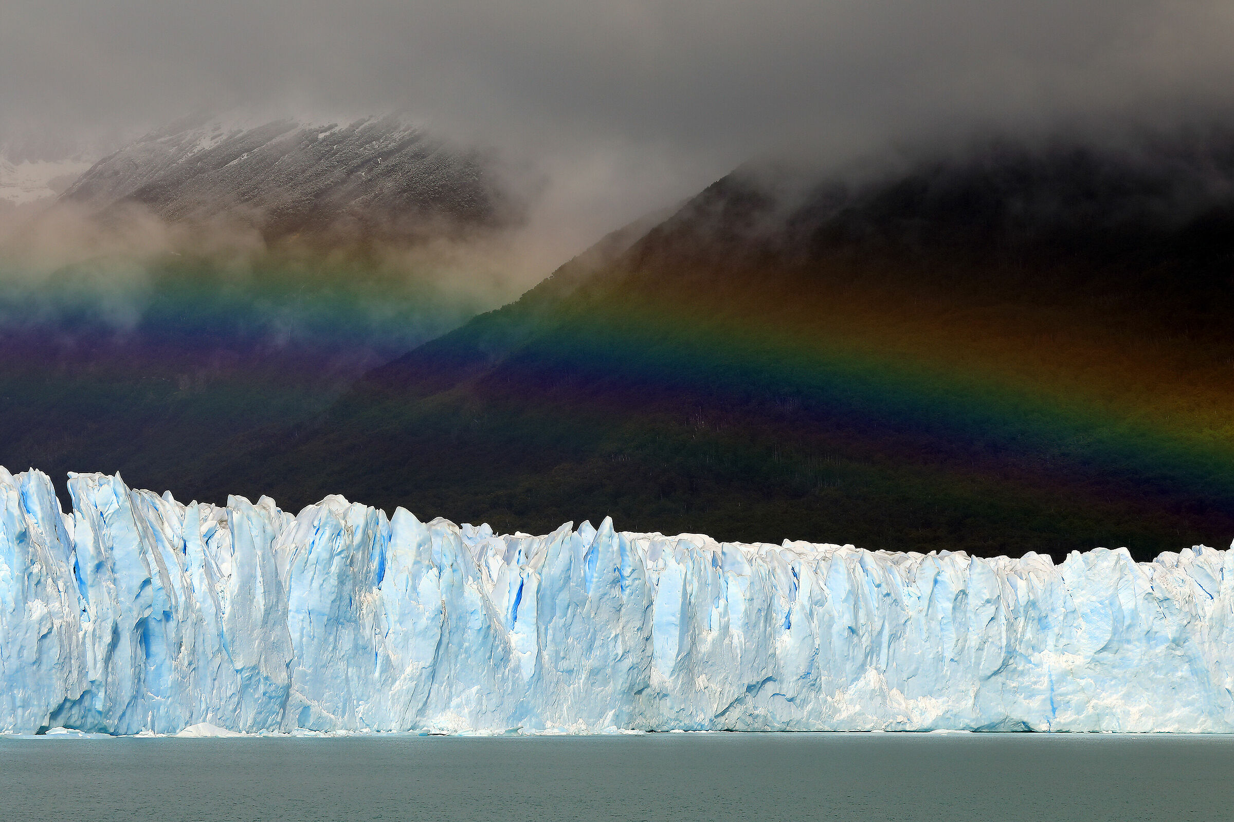 the spectacular glacial front of the Moreno expert