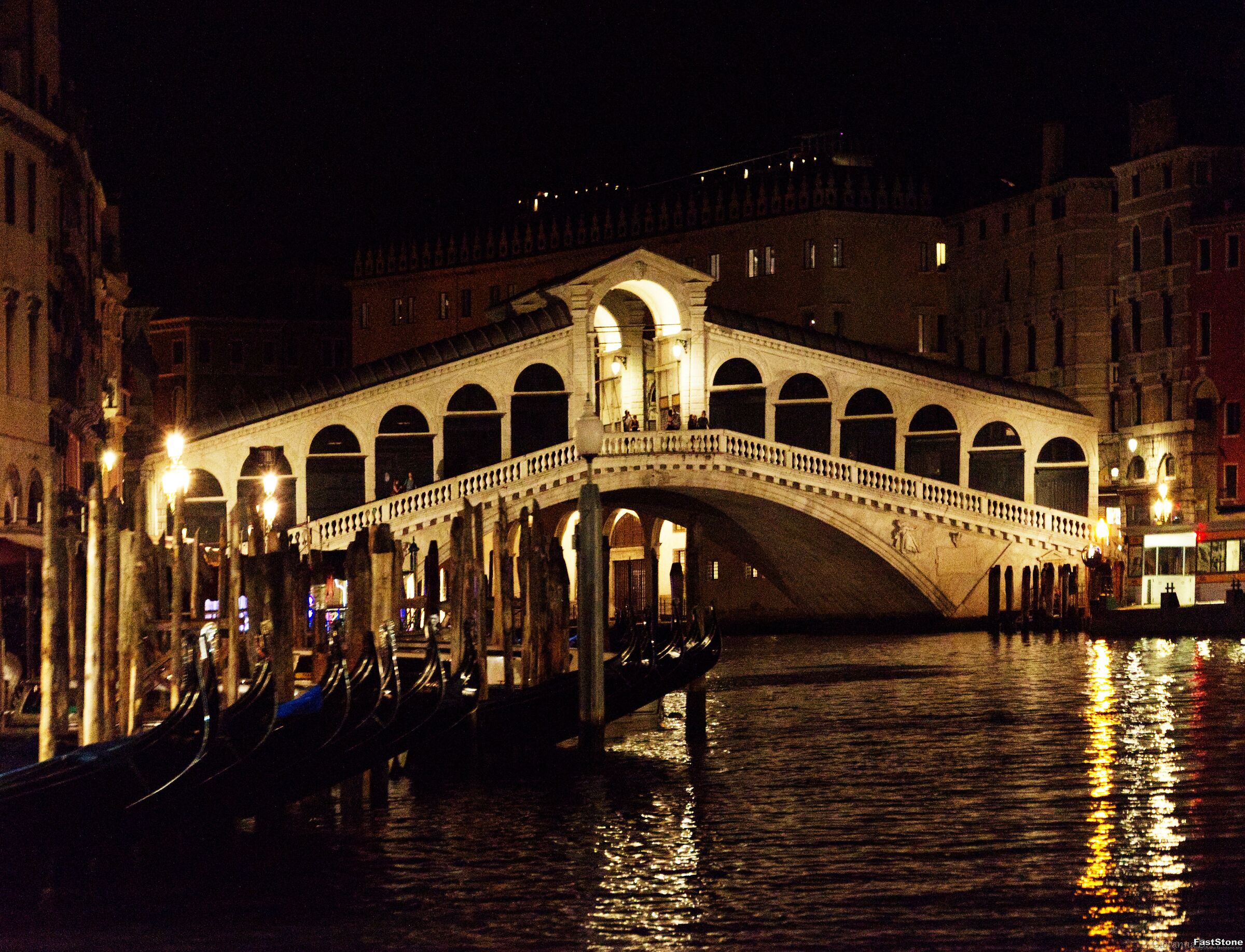 Ponte di Rialto dal traghetto