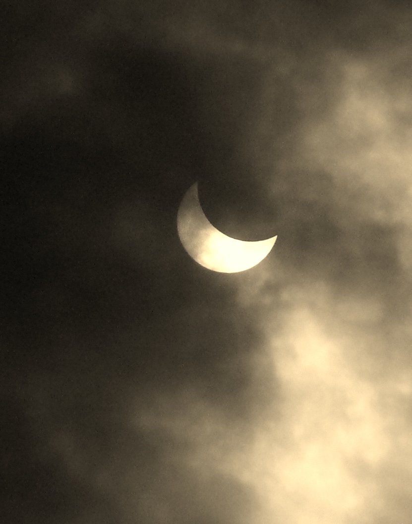 eclipse 21-3-15 DMC-TZ2 !/400s F11 46mm H11.15