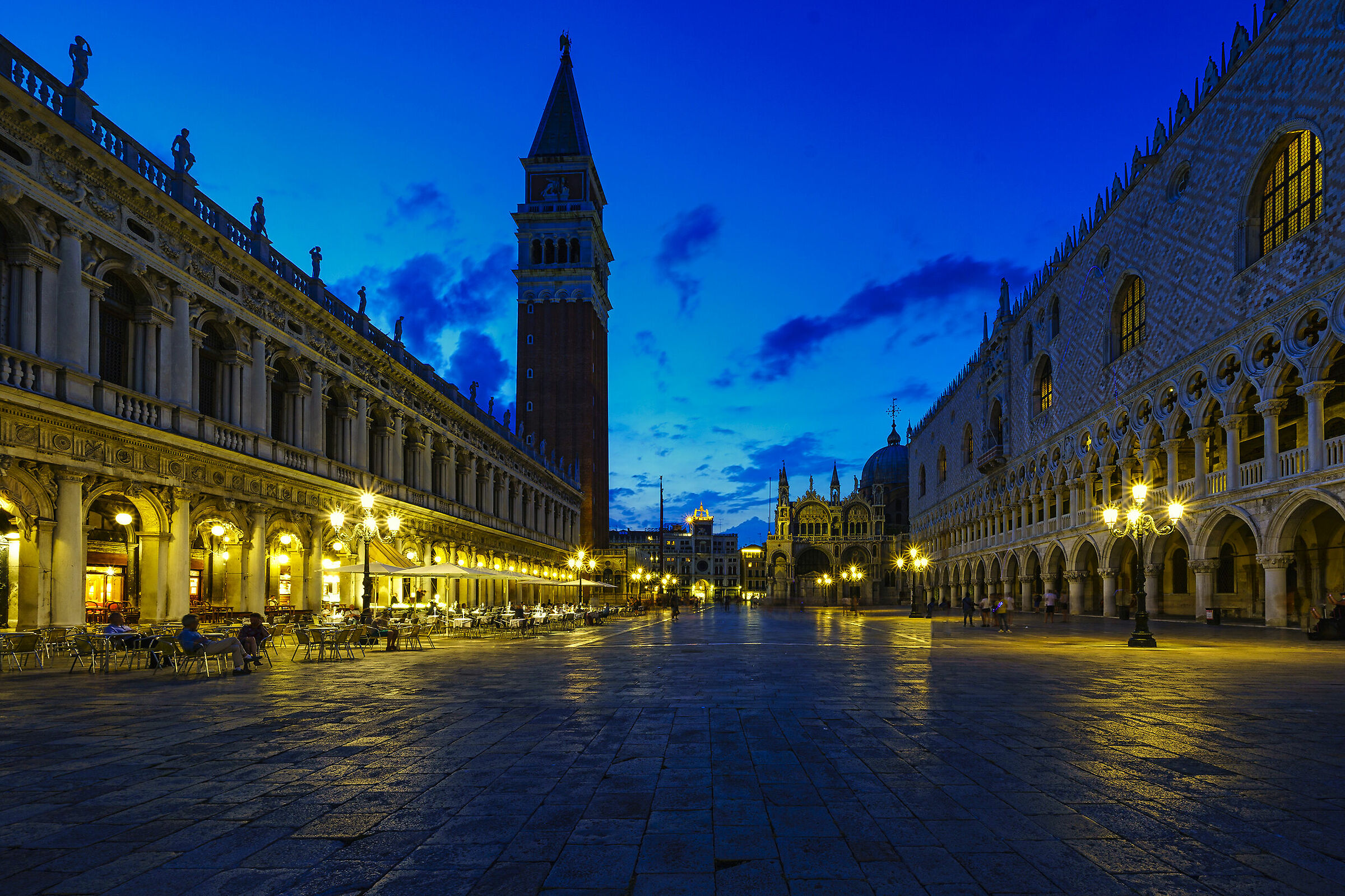Venezia Piazza San Marco, ora blu