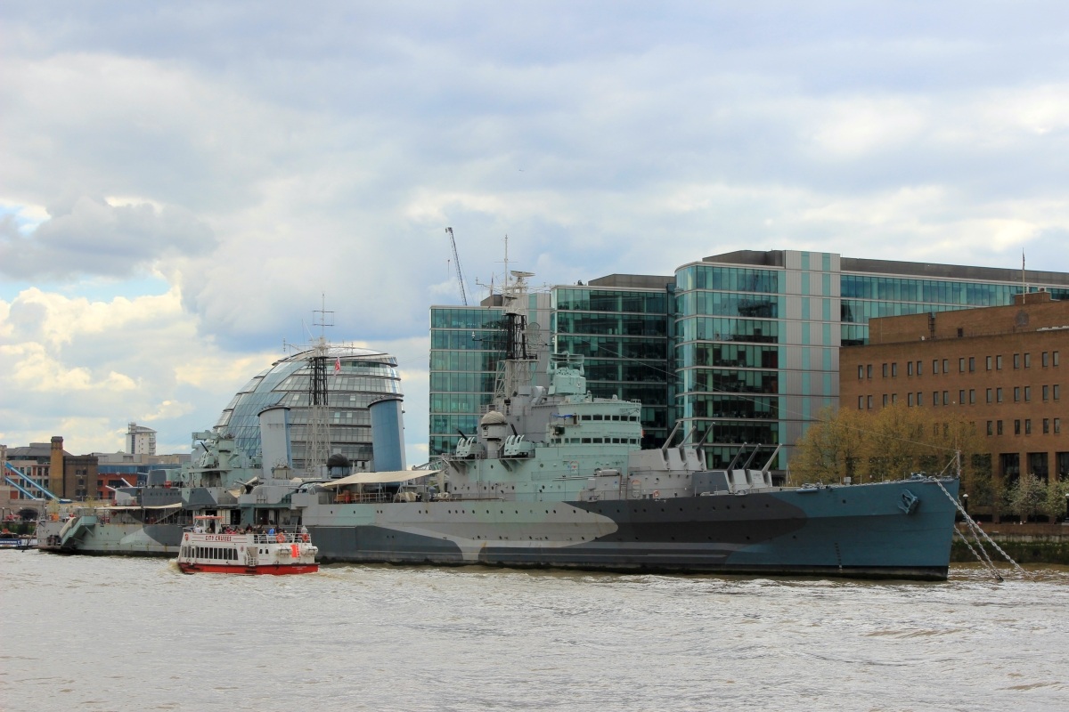 Nave da guerra sul Tamigi