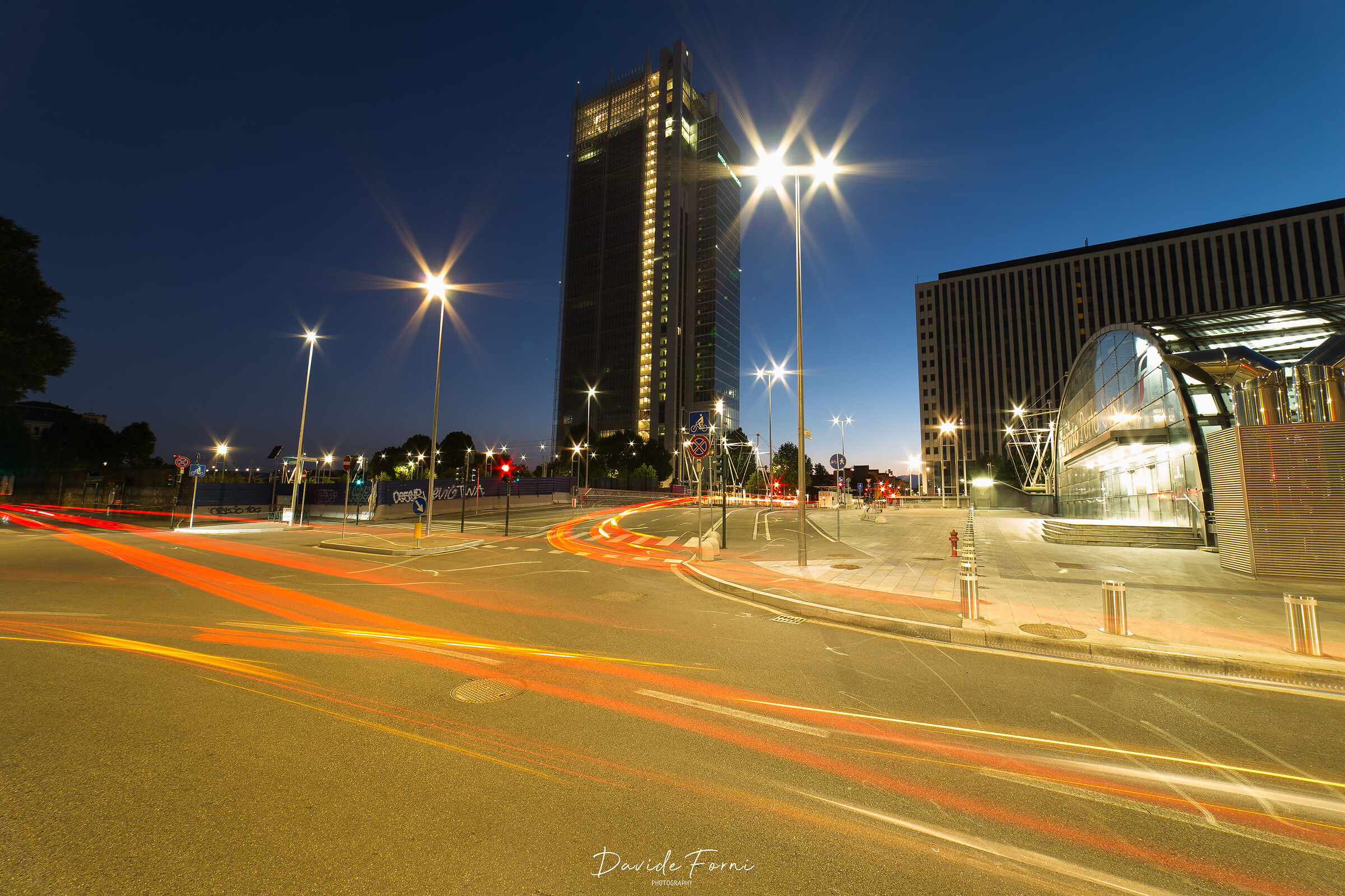 Torino moderna by night - Grattacielo Sanpaolo