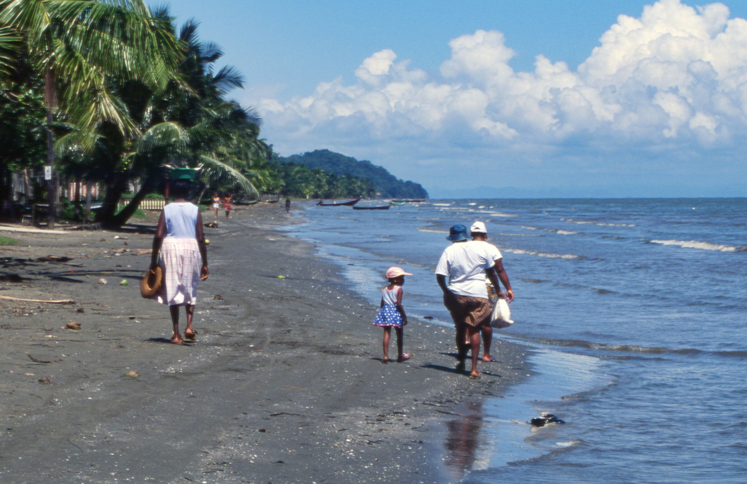 Ritorno a casa dopo la spesa, baia de Amatique