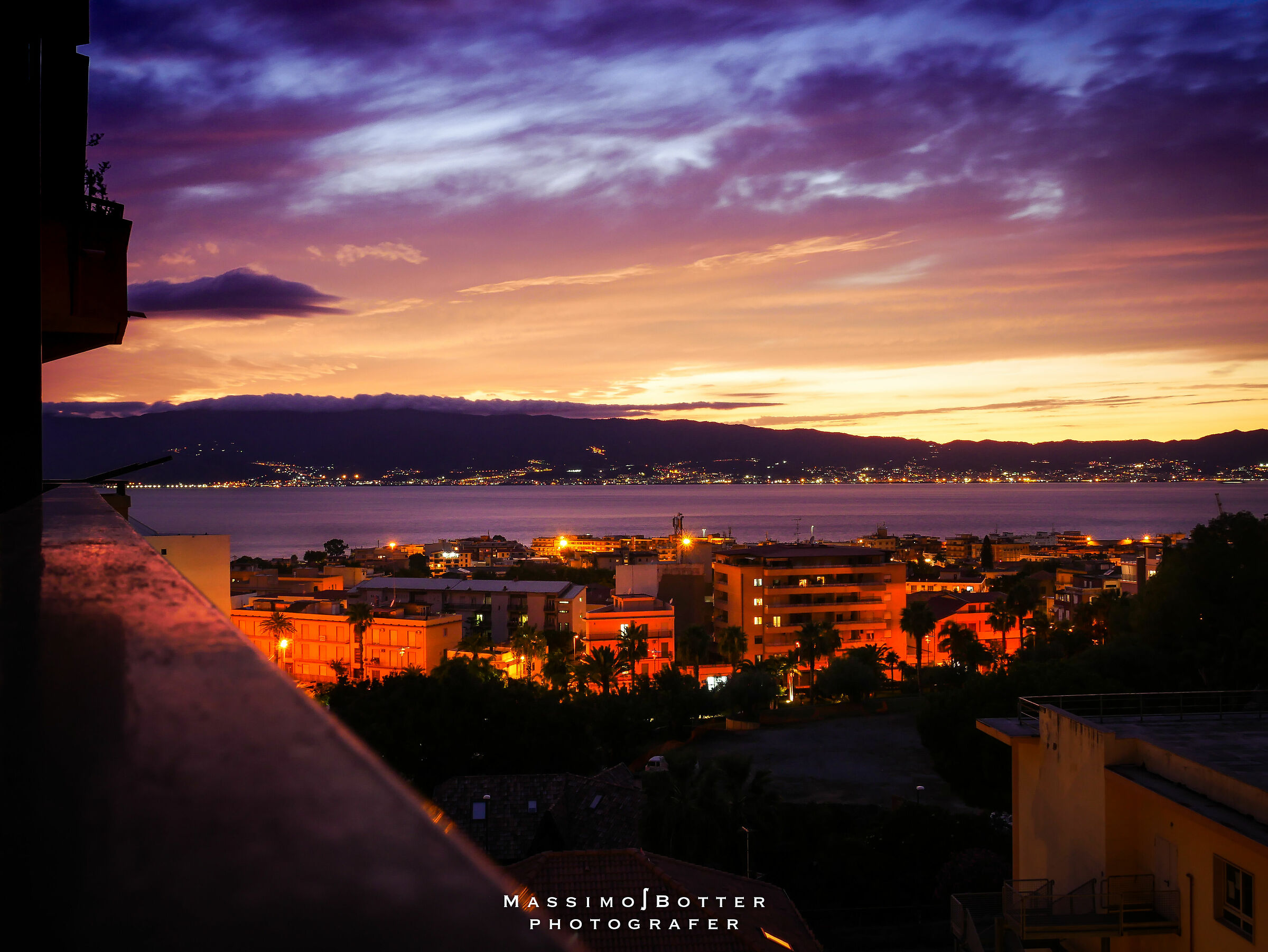 Tramonto sullo stretto