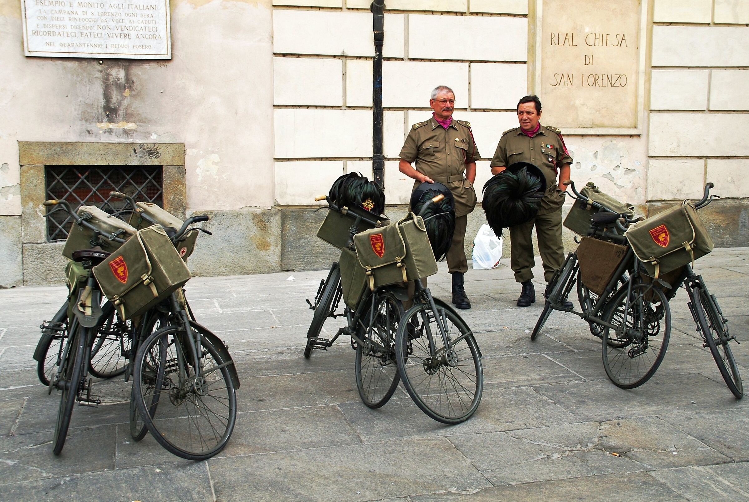 Bersaglieri con bici "d'epoca"