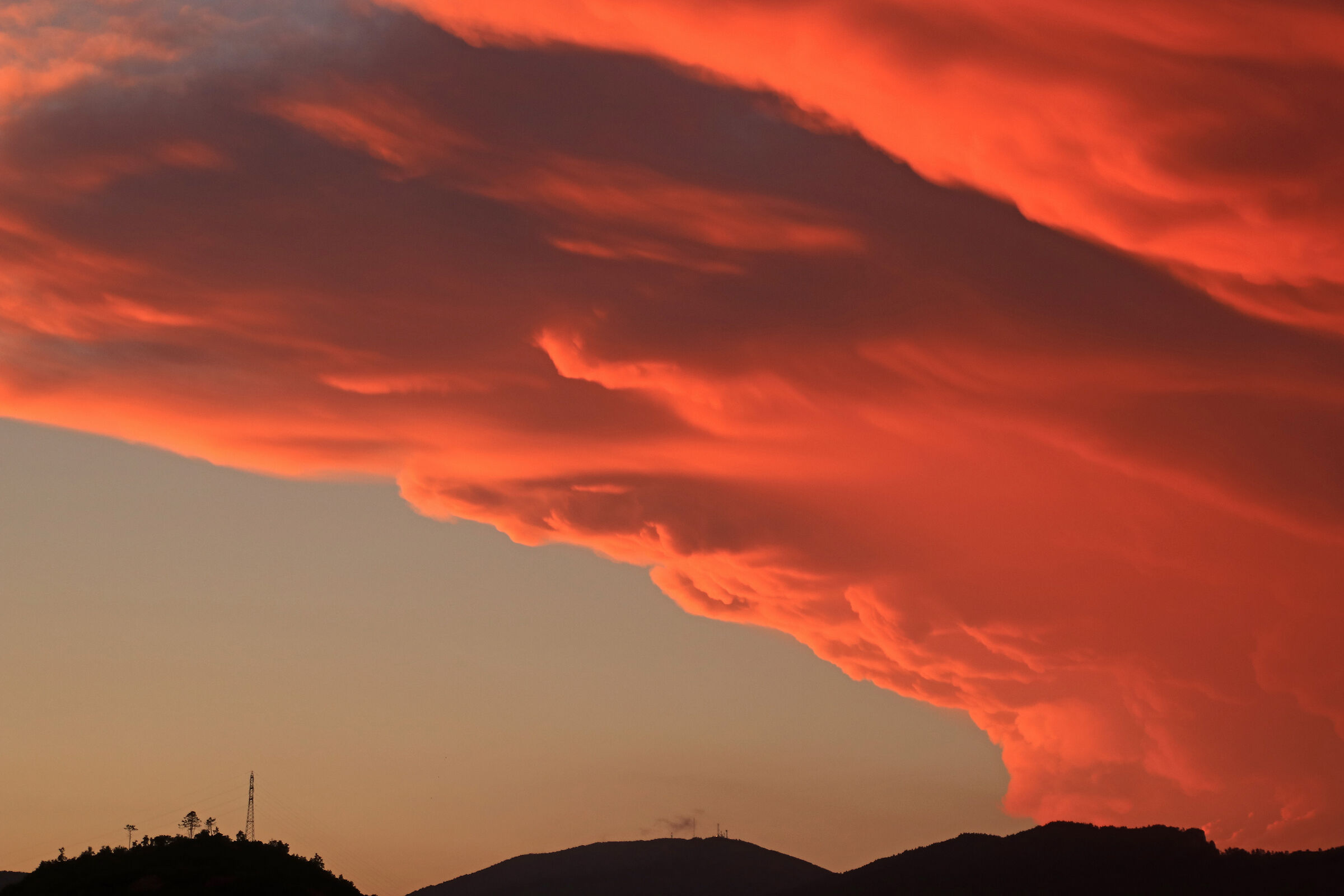 Liguria: Eccezionali nuvole al tramonto