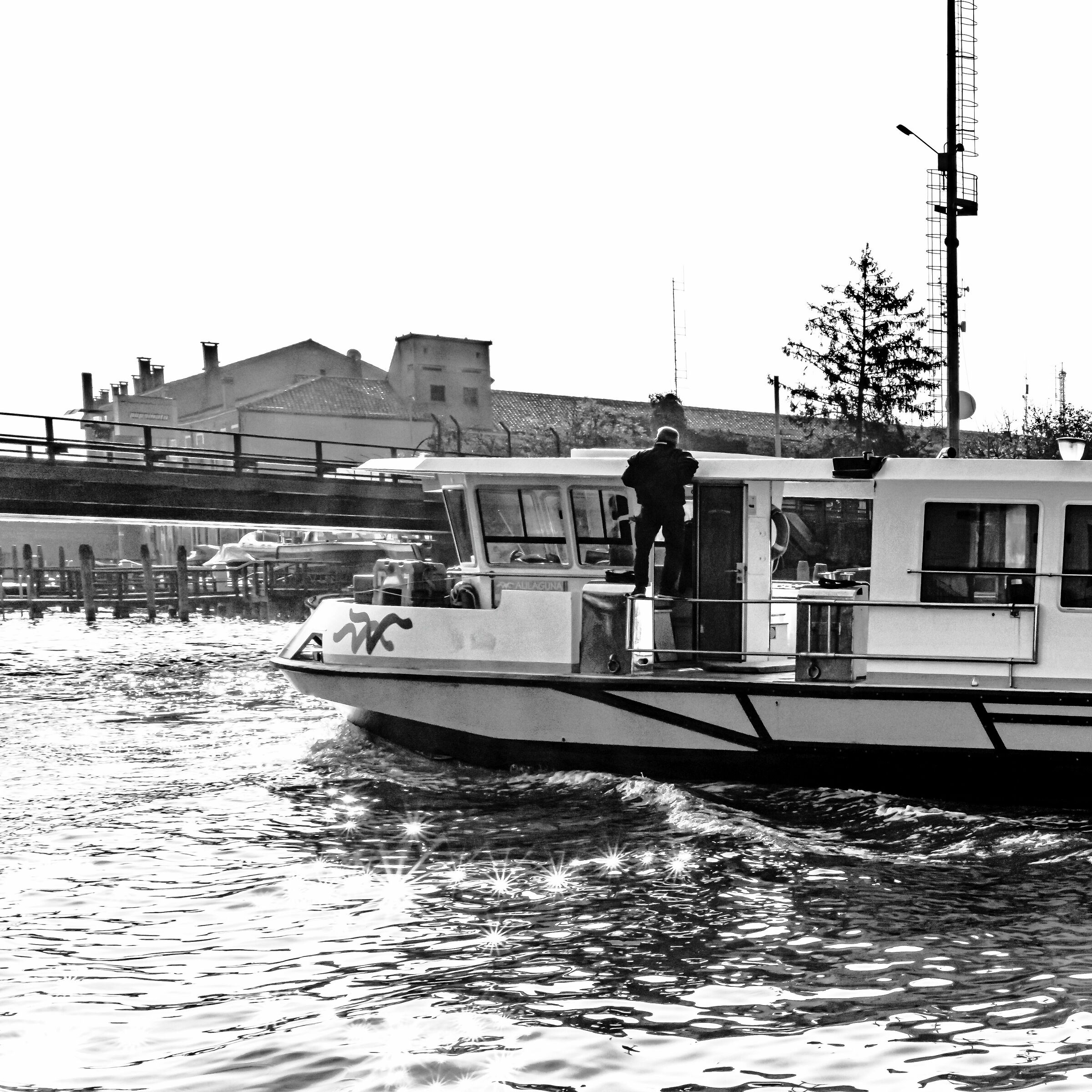 Distanziamento sui mezzi pubblici a Venezia.